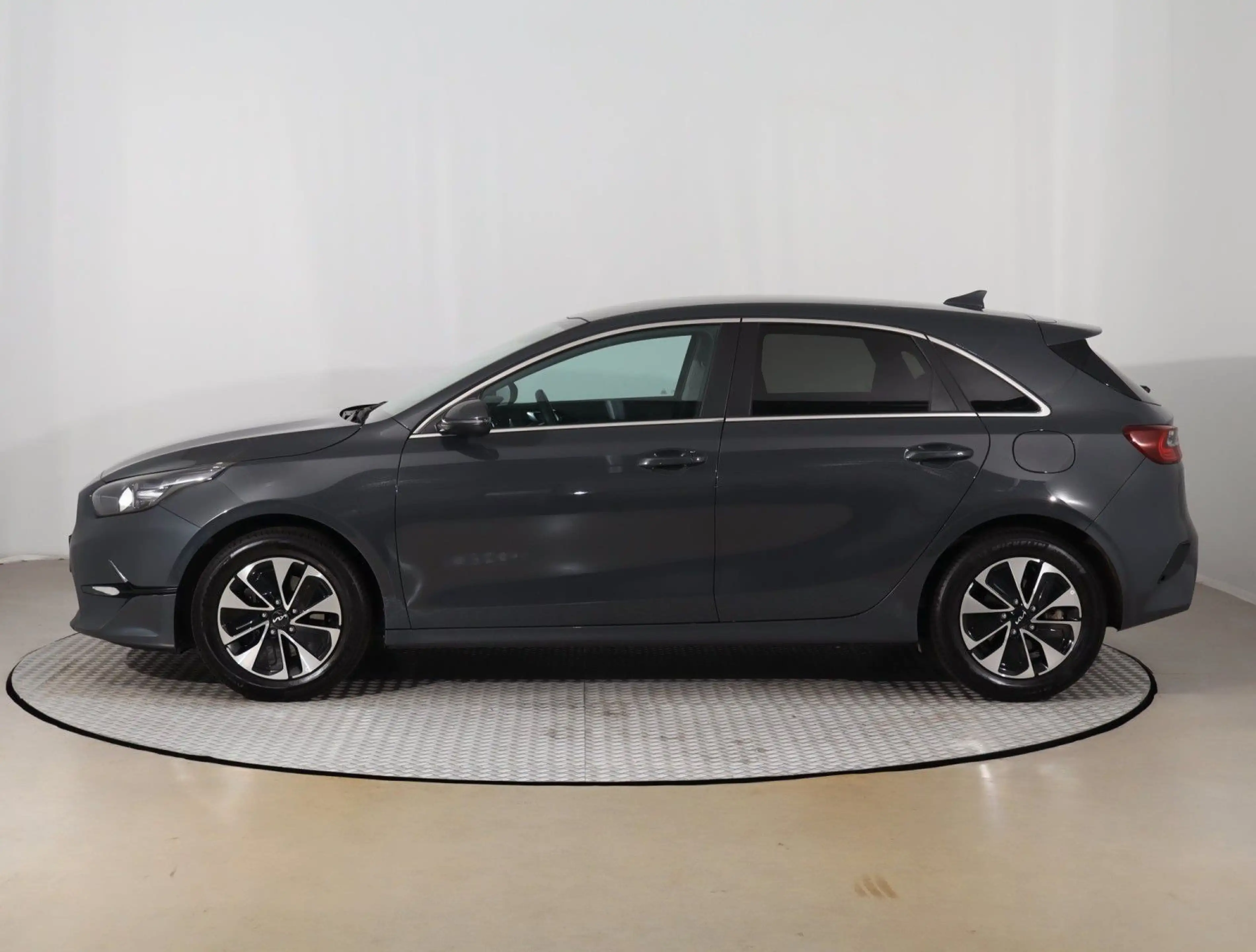 Kia Ceed / cee'd Ceed 1.5T-GDI Spirit Navi+Winterpaket+RF-Cam — photo 2