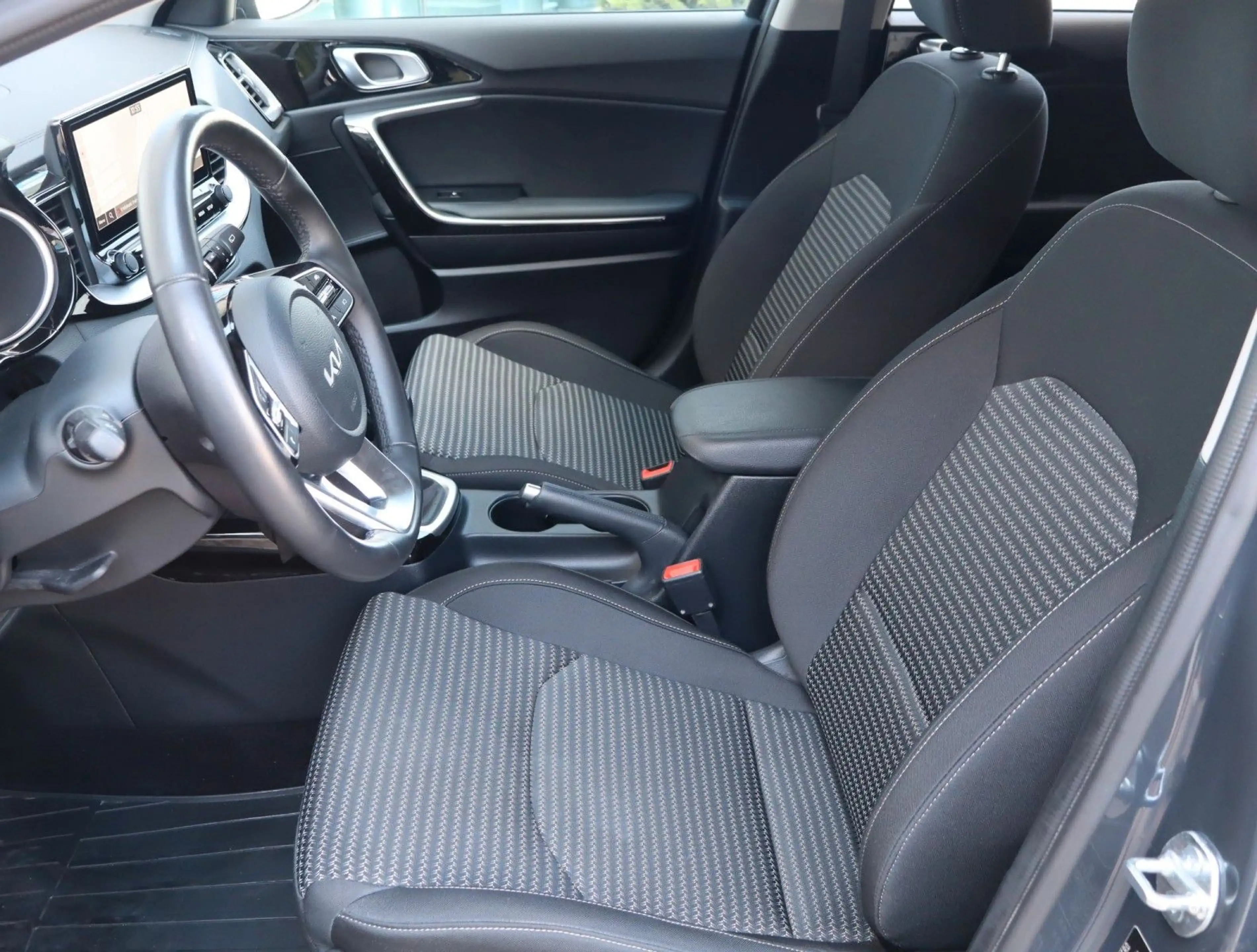 Kia Ceed / cee'd Ceed 1.5T-GDI Spirit Navi+Winterpaket+RF-Cam — photo 7