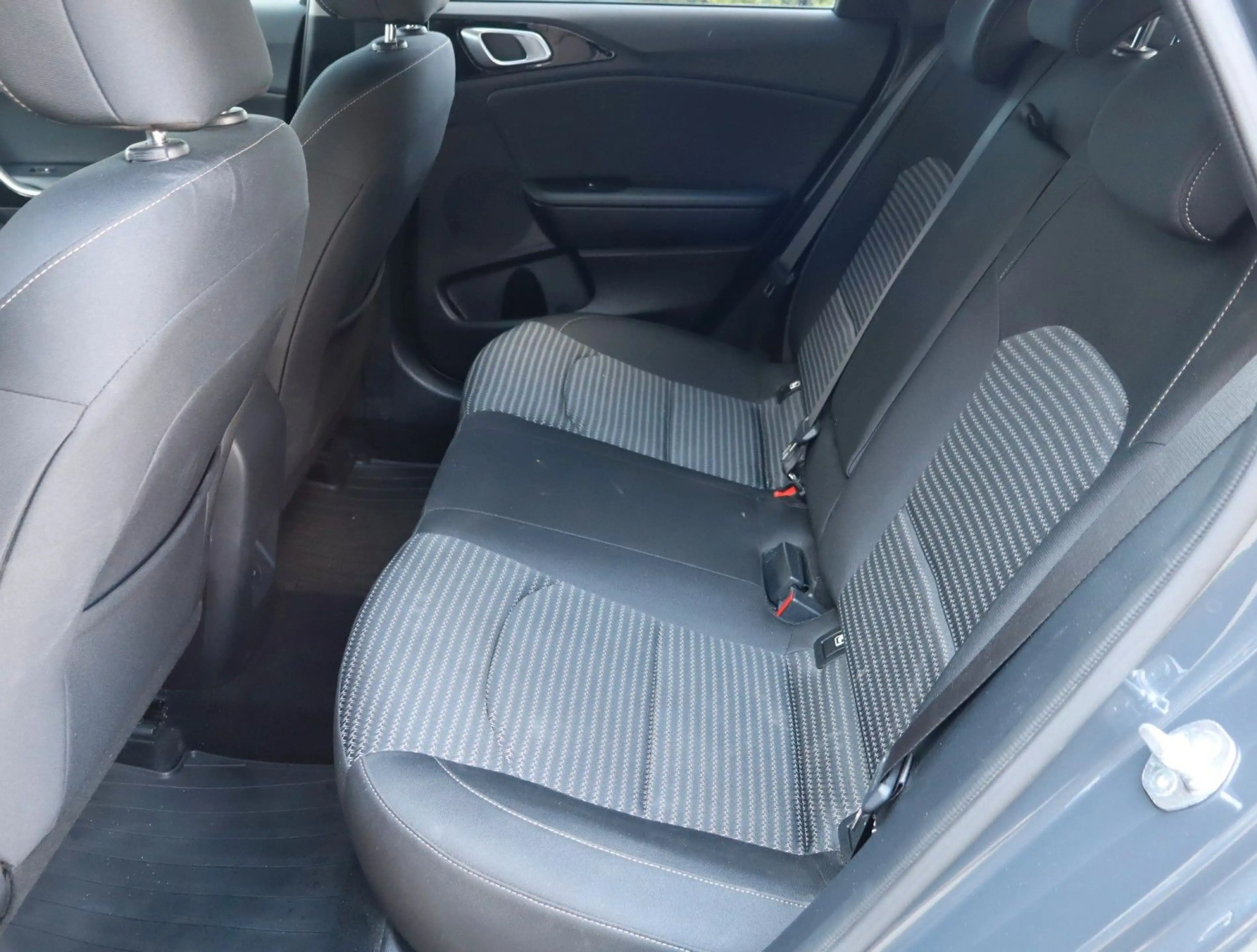 Kia Ceed / cee'd Ceed 1.5T-GDI Spirit Navi+Winterpaket+RF-Cam — photo 6