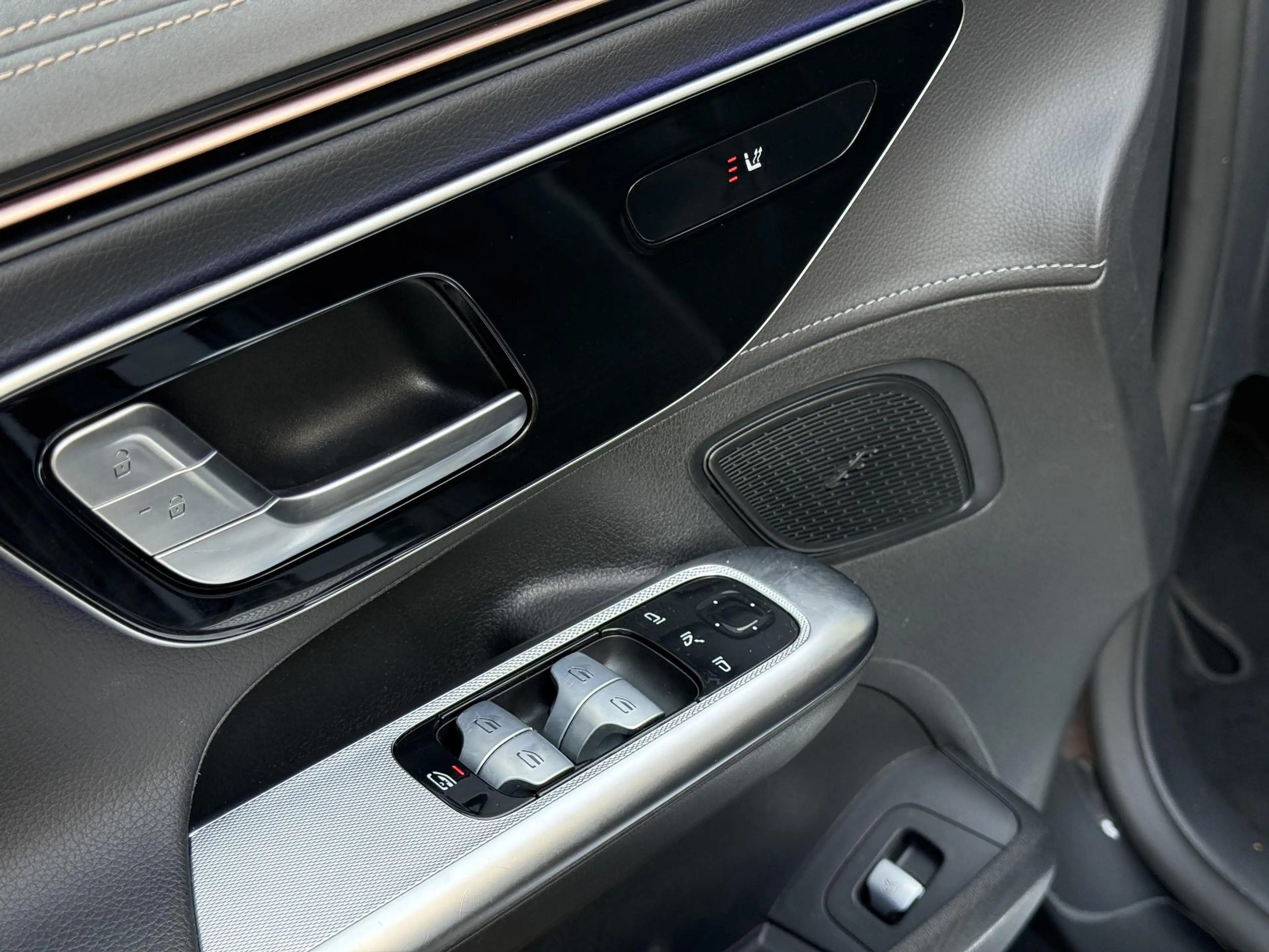 Mercedes-Benz EQE 300 89 kWh | SOH 95% | Lederen bekleding | Sfeerverlic — photo 27