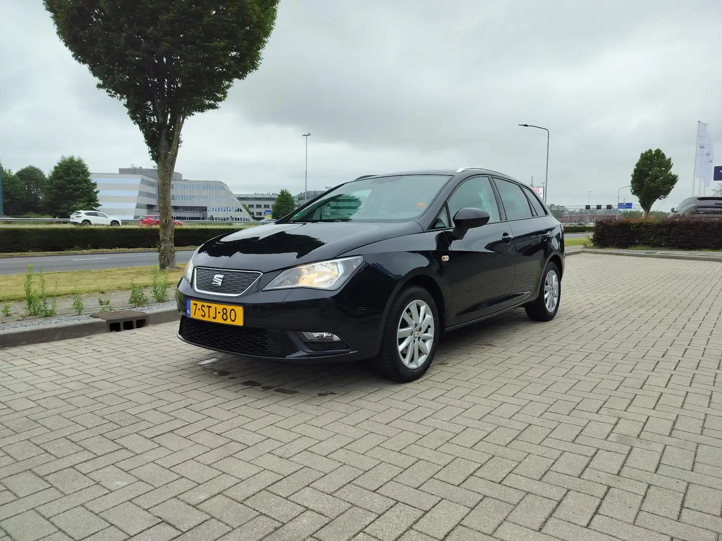 SEAT Ibiza 1.2 TDI Garmin navigatie facelift Zwart - 2