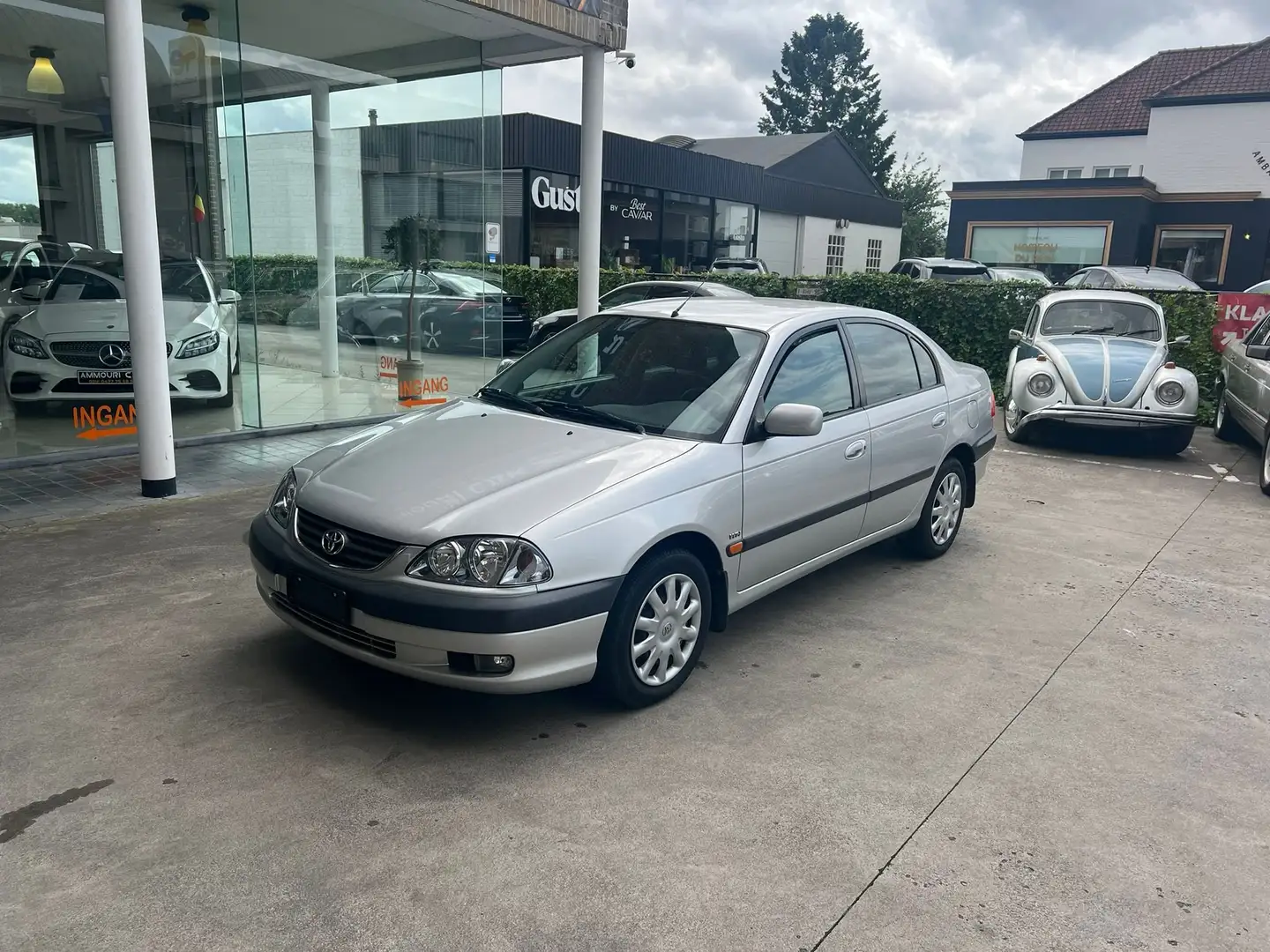 Toyota Avensis 1.6 linea terra Zilver - 1