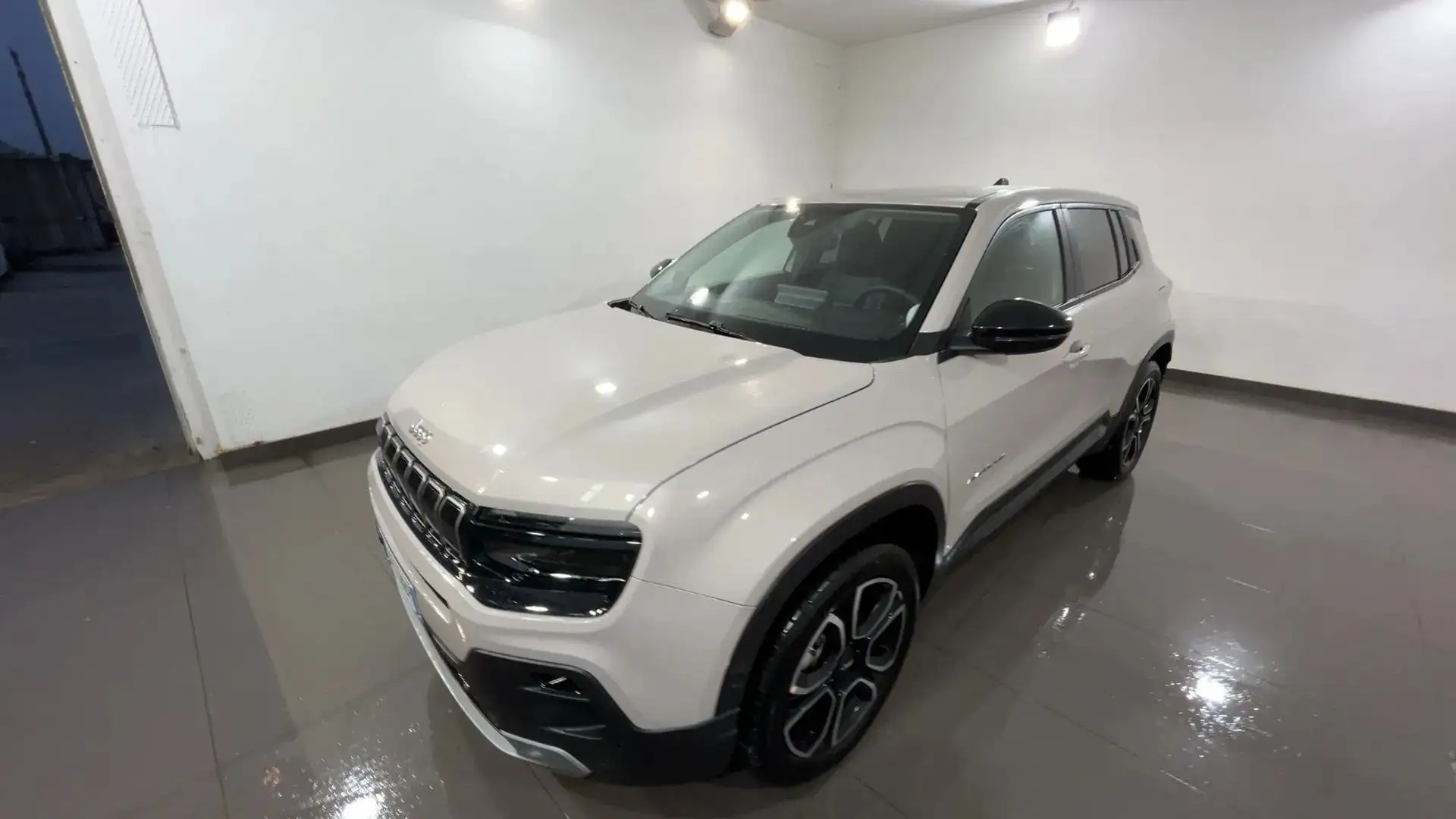 Jeep Avenger Avenger full-electric Summit fwd 156cv a Grau - 2