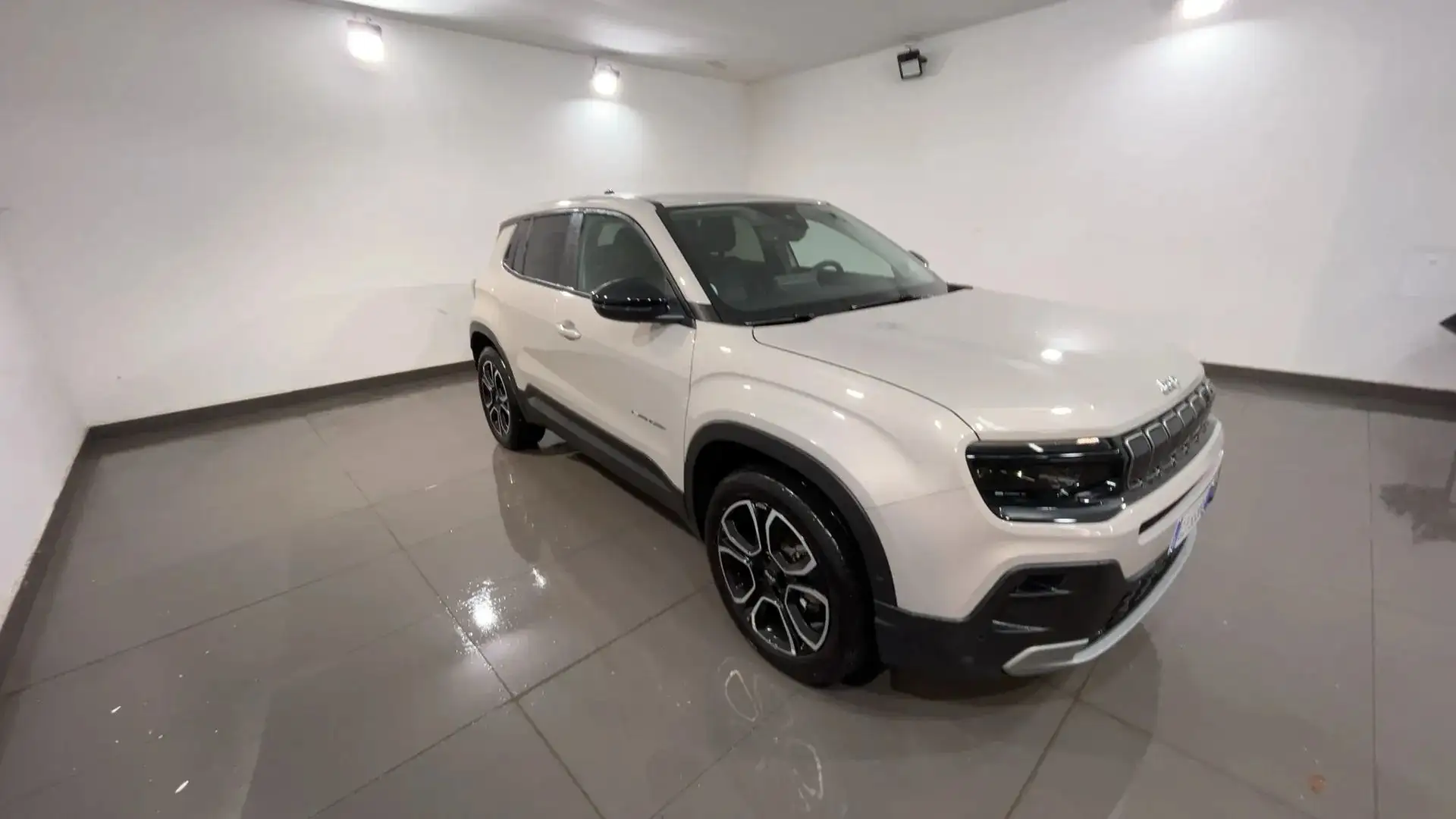 Jeep Avenger Avenger full-electric Summit fwd 156cv a Grau - 1