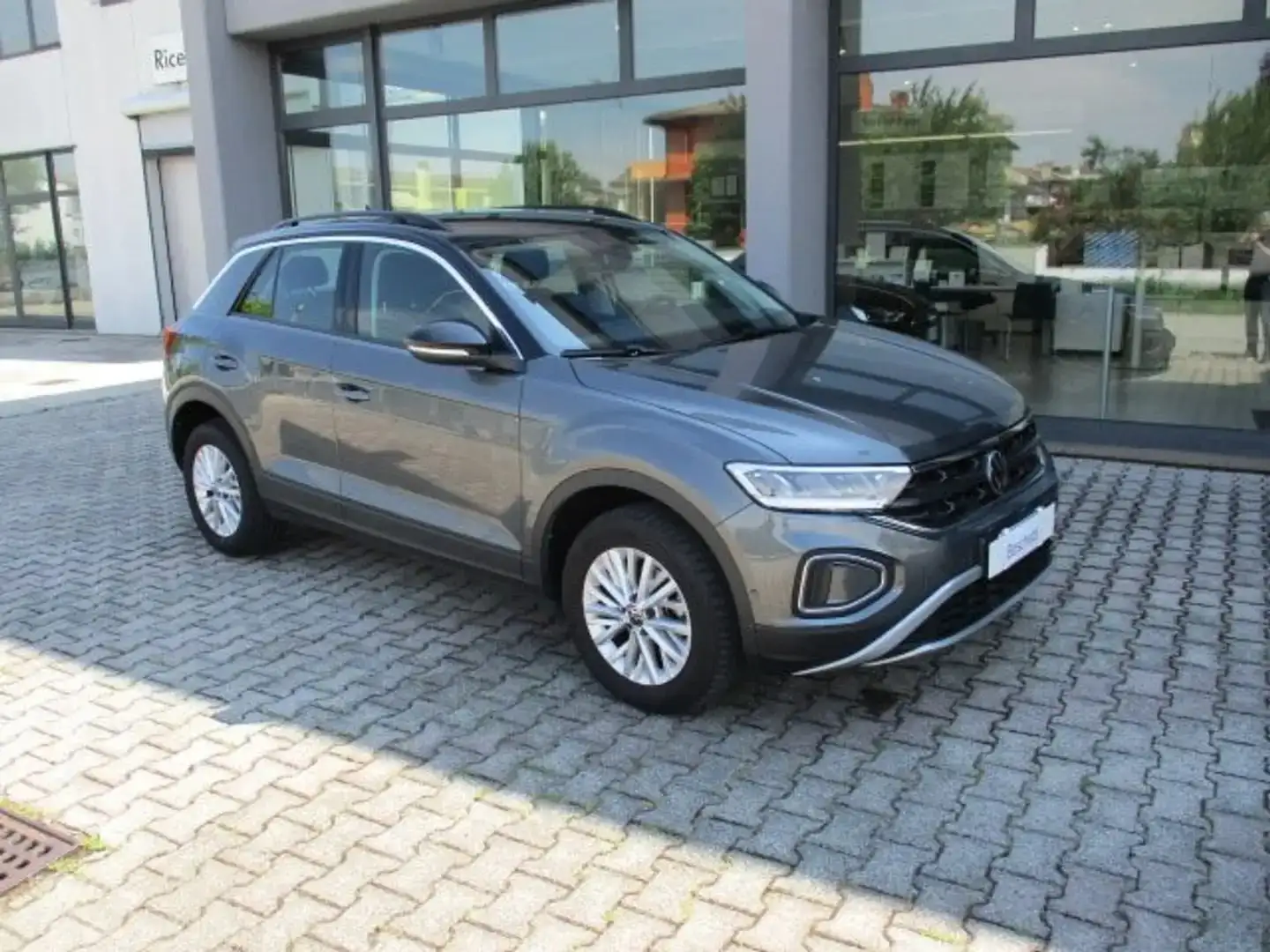 Volkswagen T-Roc 1.5 tsi Life dsg Gris - 1