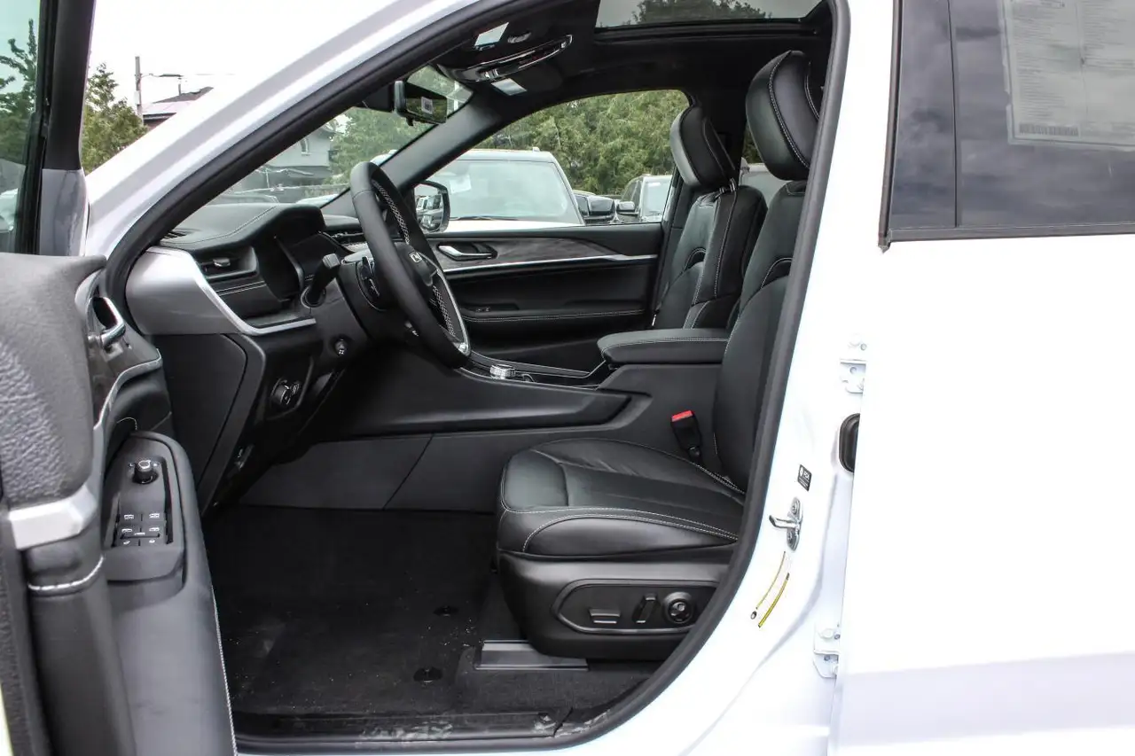 Jeep Grand Cherokee снимка Jeep Grand Cherokee