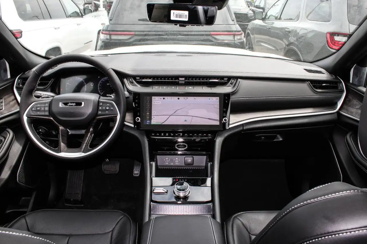 Jeep Grand Cherokee снимка Jeep Grand Cherokee
