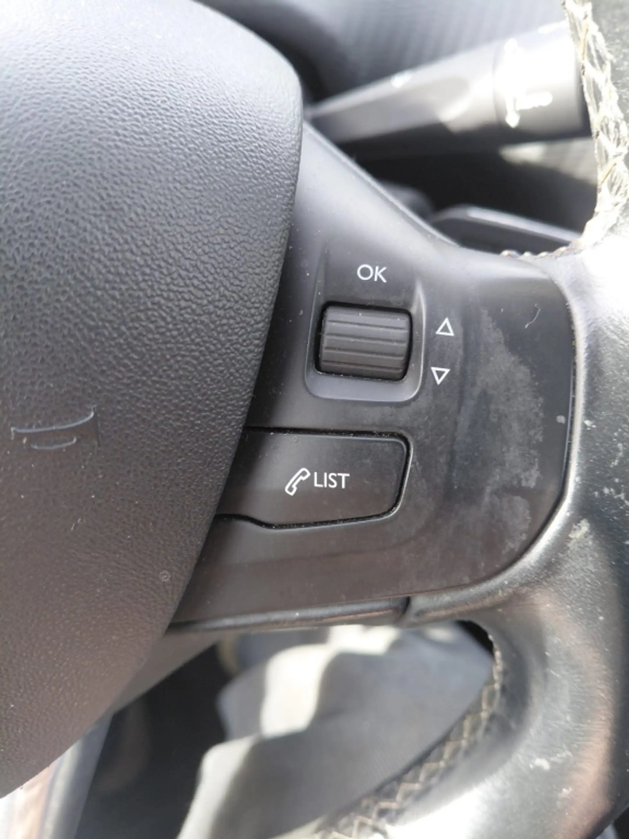 Peugeot 2008 1.2 PureTech Allure — photo 13