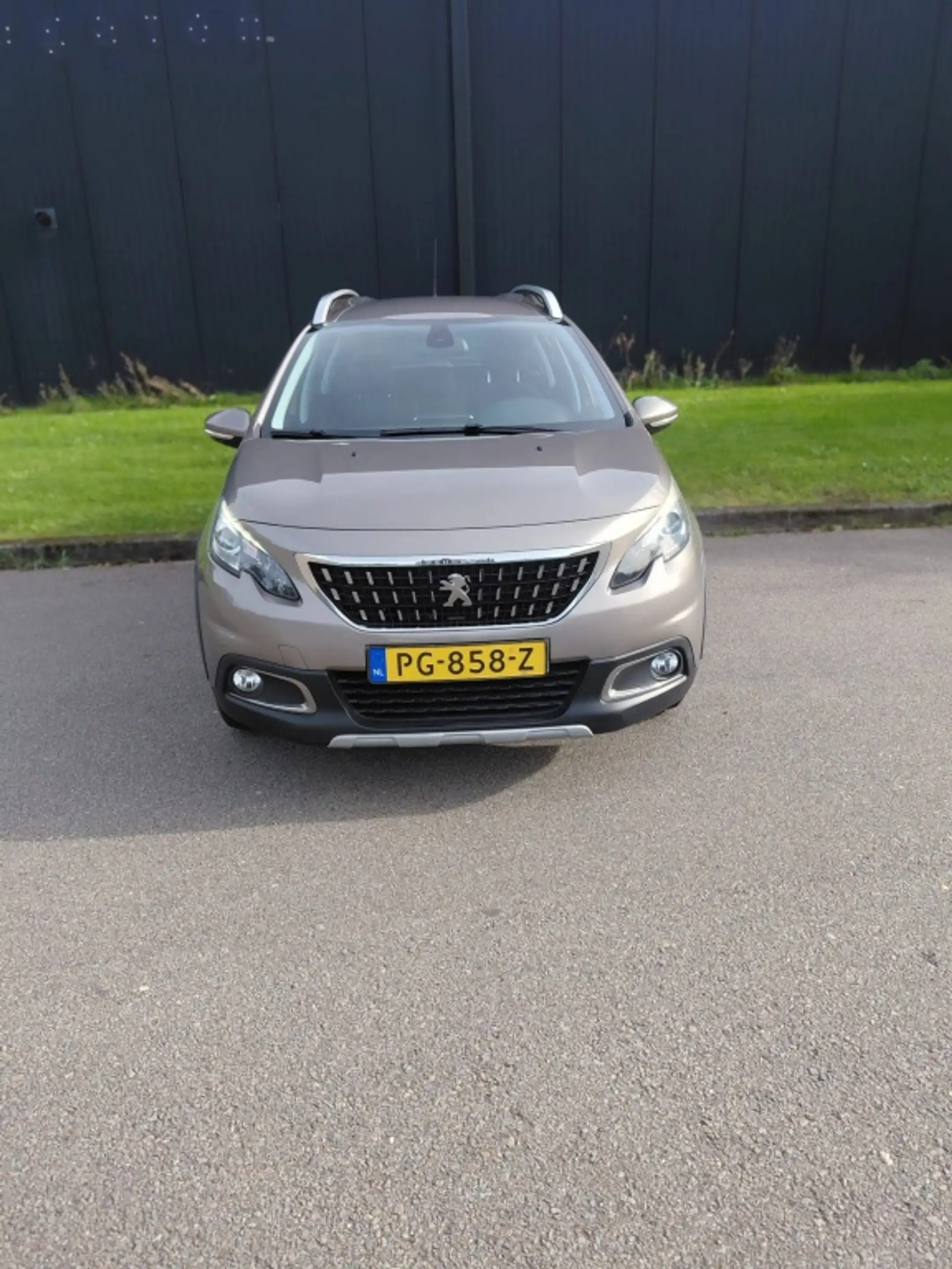 Peugeot 2008 1.2 PureTech Allure — photo 5