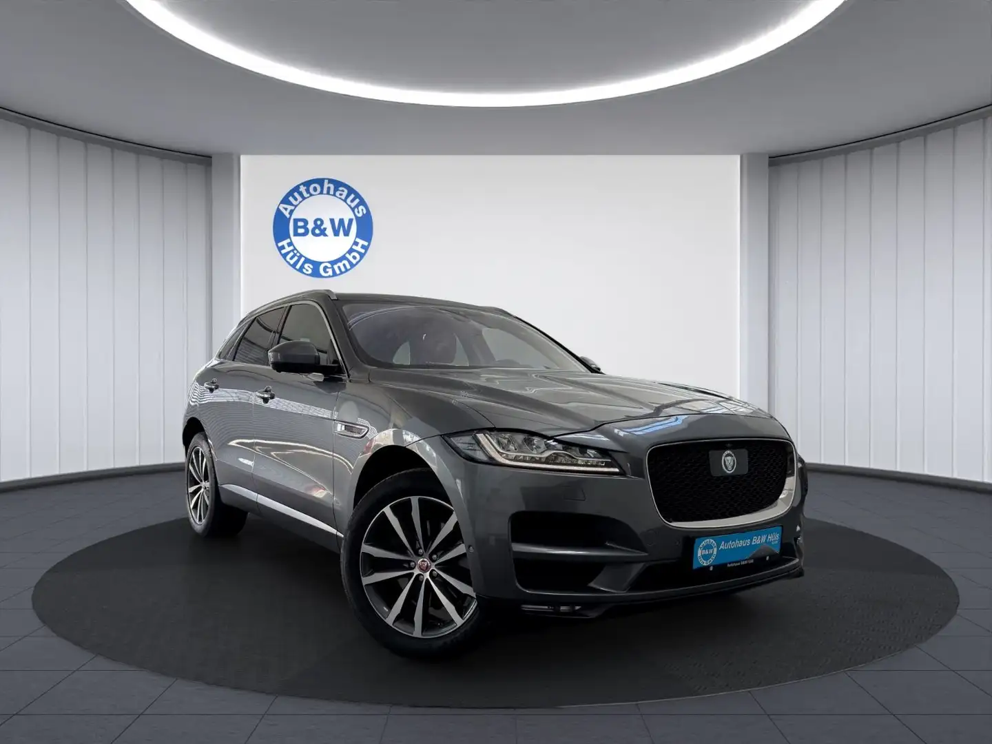 Jaguar F-Pace F-PACE Portfolio AWD LED*NAVI*LEDER*HEAD-UP*GSD Grijs - 1