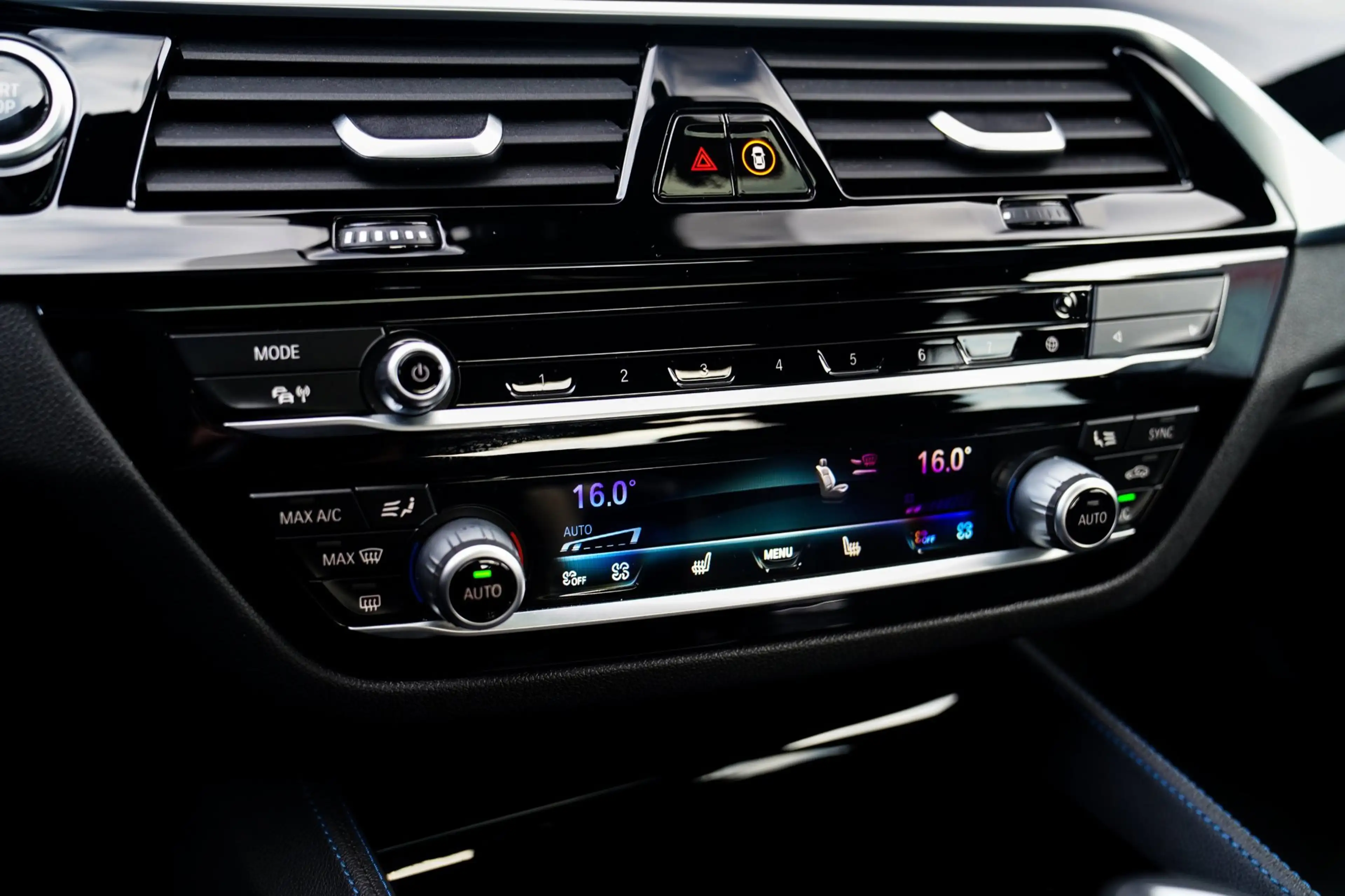 BMW 545 5-serie 545e xDrive High Executive | Head Up Displ — photo 50
