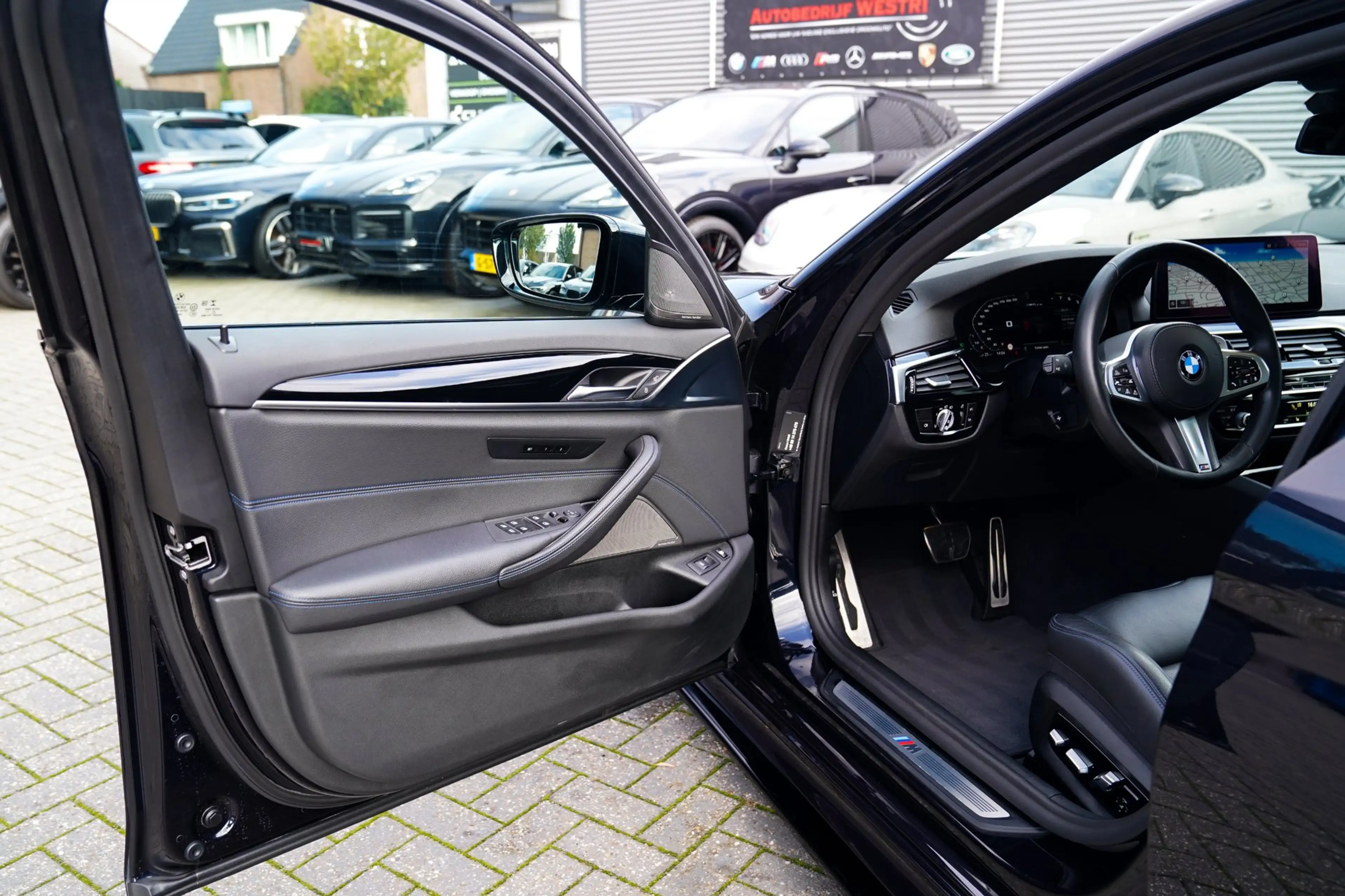 BMW 545 5-serie 545e xDrive High Executive | Head Up Displ — photo 28