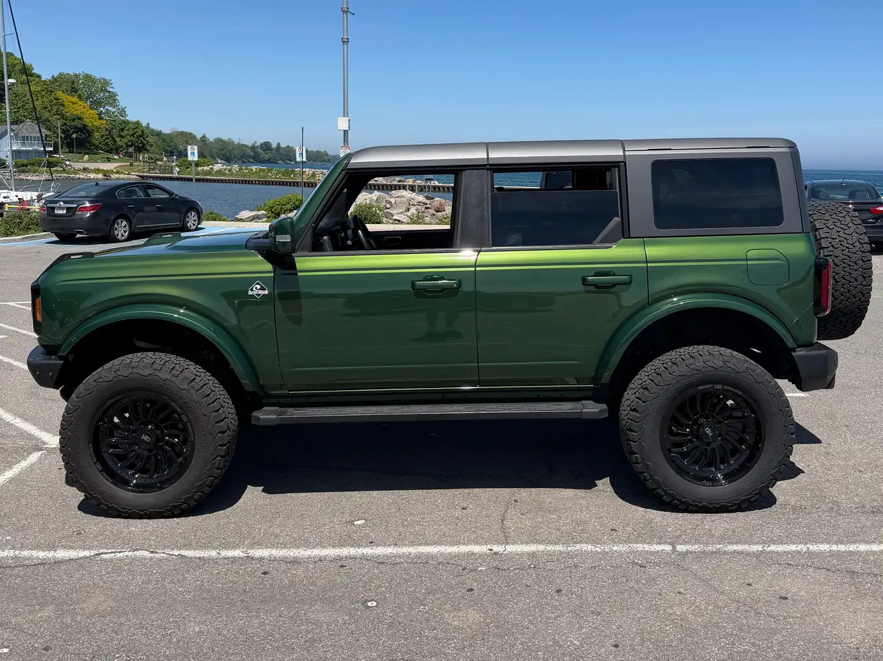 Ford Bronco photo Ford Bronco