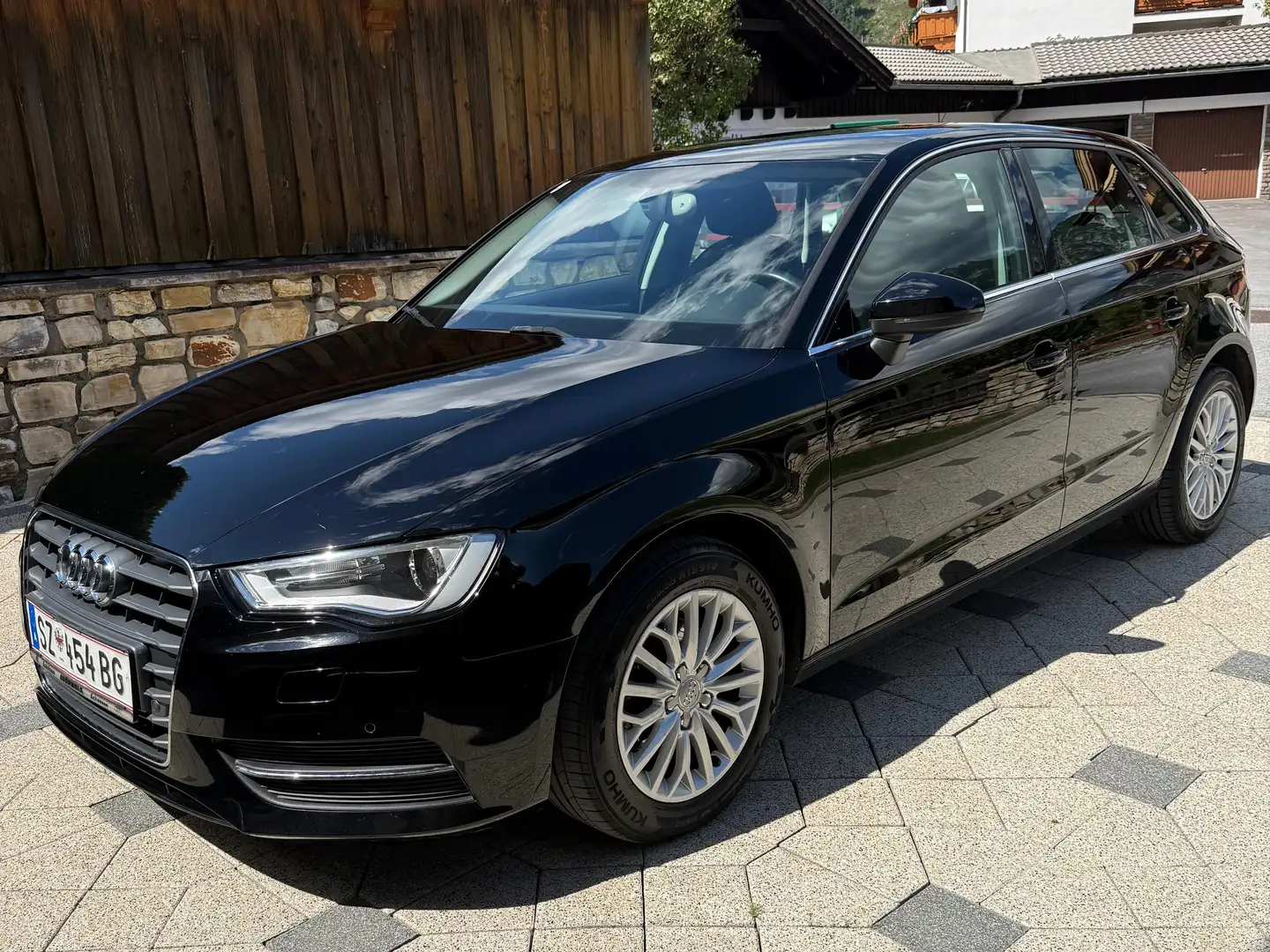 Audi A3 Audi A3 Sportback 1.2 TFSI Schwarz - 1