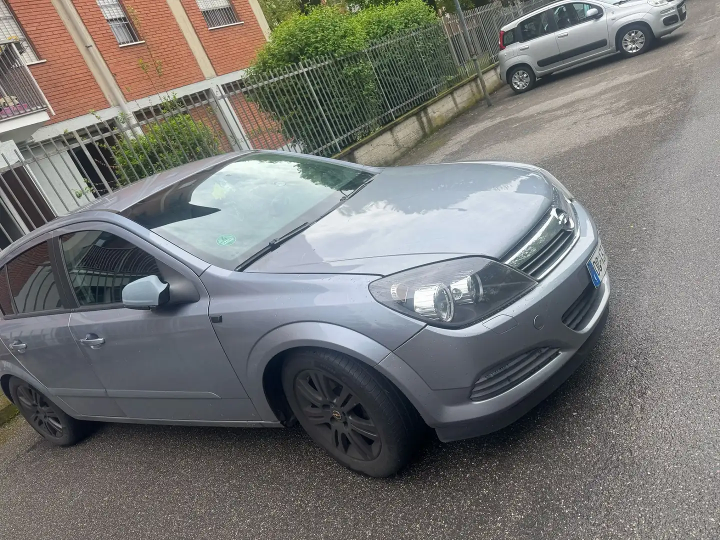 Opel Astra 5p 1.6 Club 115cv easytronic - 1