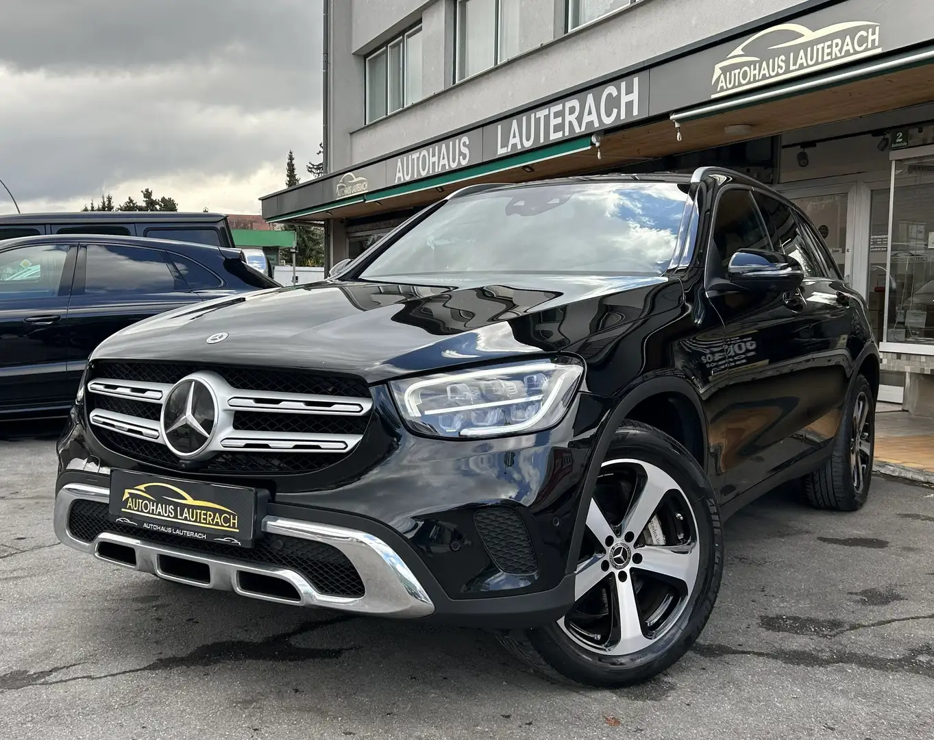 Mercedes-Benz GLC 300 GLC 300e 4Matic *AHK *360° *DISTR+*VIRT *AMBIEN Schwarz - 1
