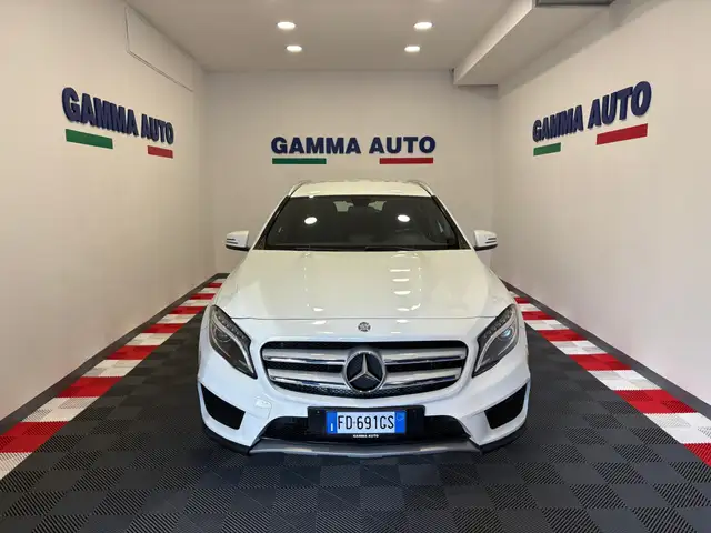 Mercedes-Benz GLA 220 D PREMIUM AUT. NAVI C.L.18" FARI LED SOLO KM 88.000 PARI AL NUOVO UNIPRO'