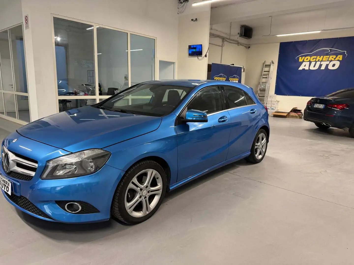 Mercedes-Benz A 180 Sport Bleu - 2