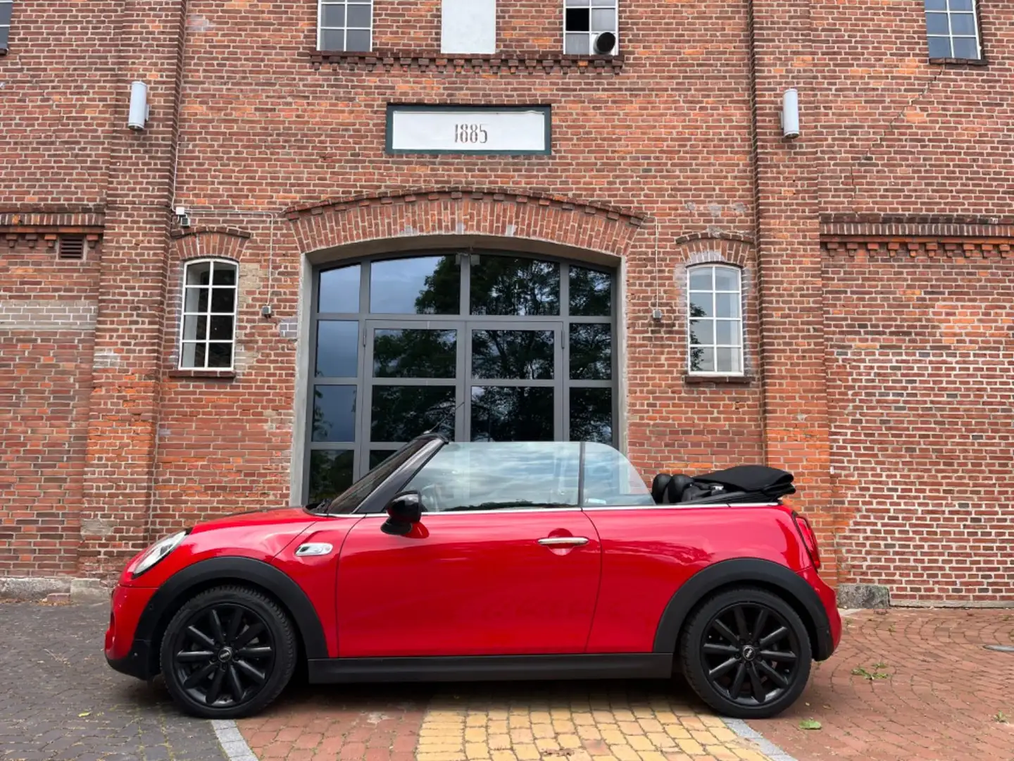 MINI Cooper S Cabrio LED/Navi/Leder/2.Hand Rot - 2