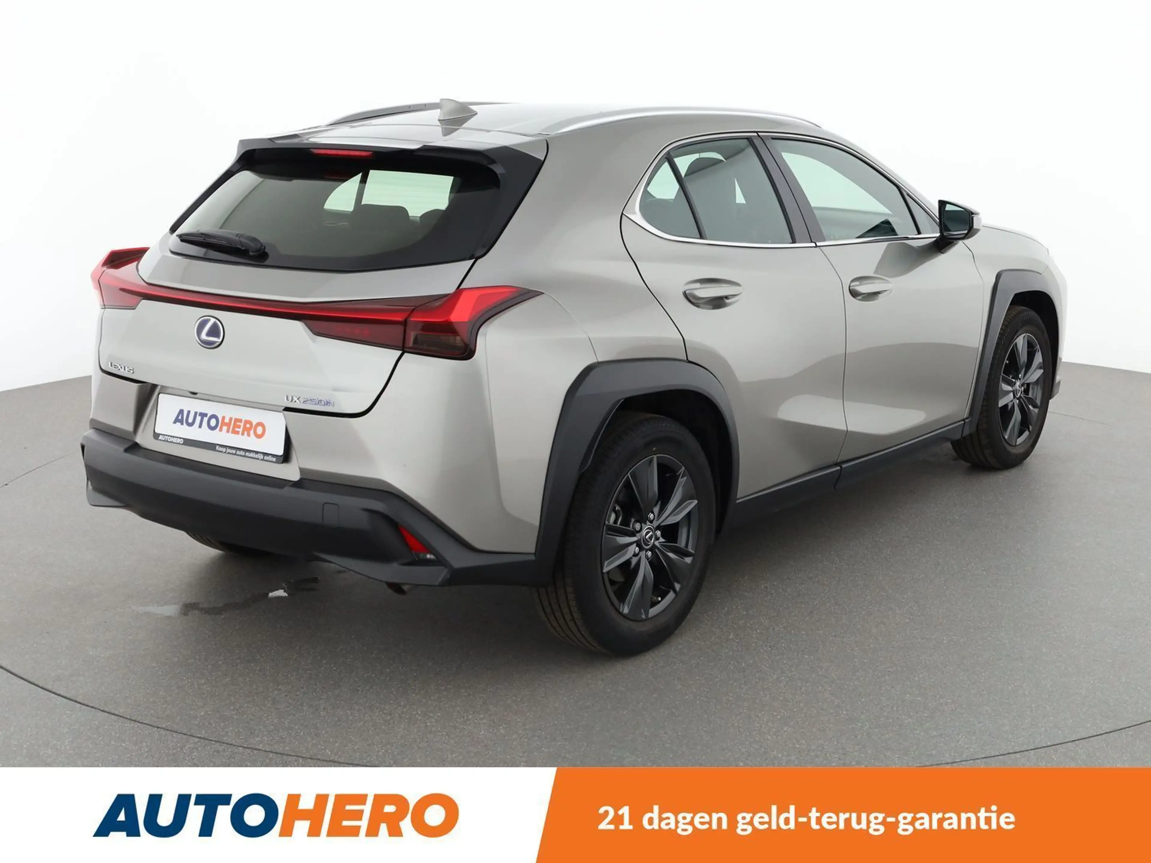Lexus UX 250h UX 250h Launch Edition — photo 6