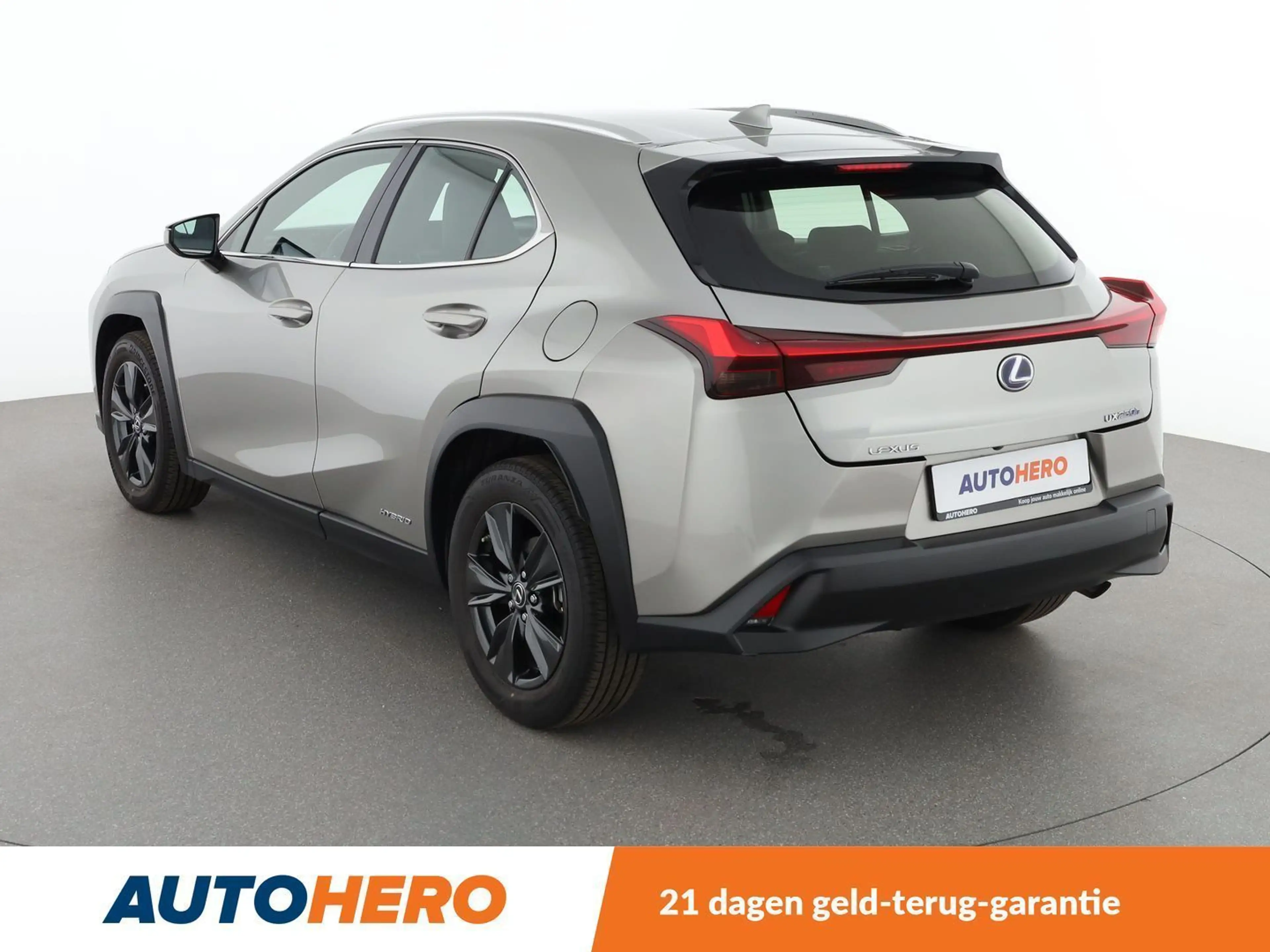 Lexus UX 250h UX 250h Launch Edition — photo 4