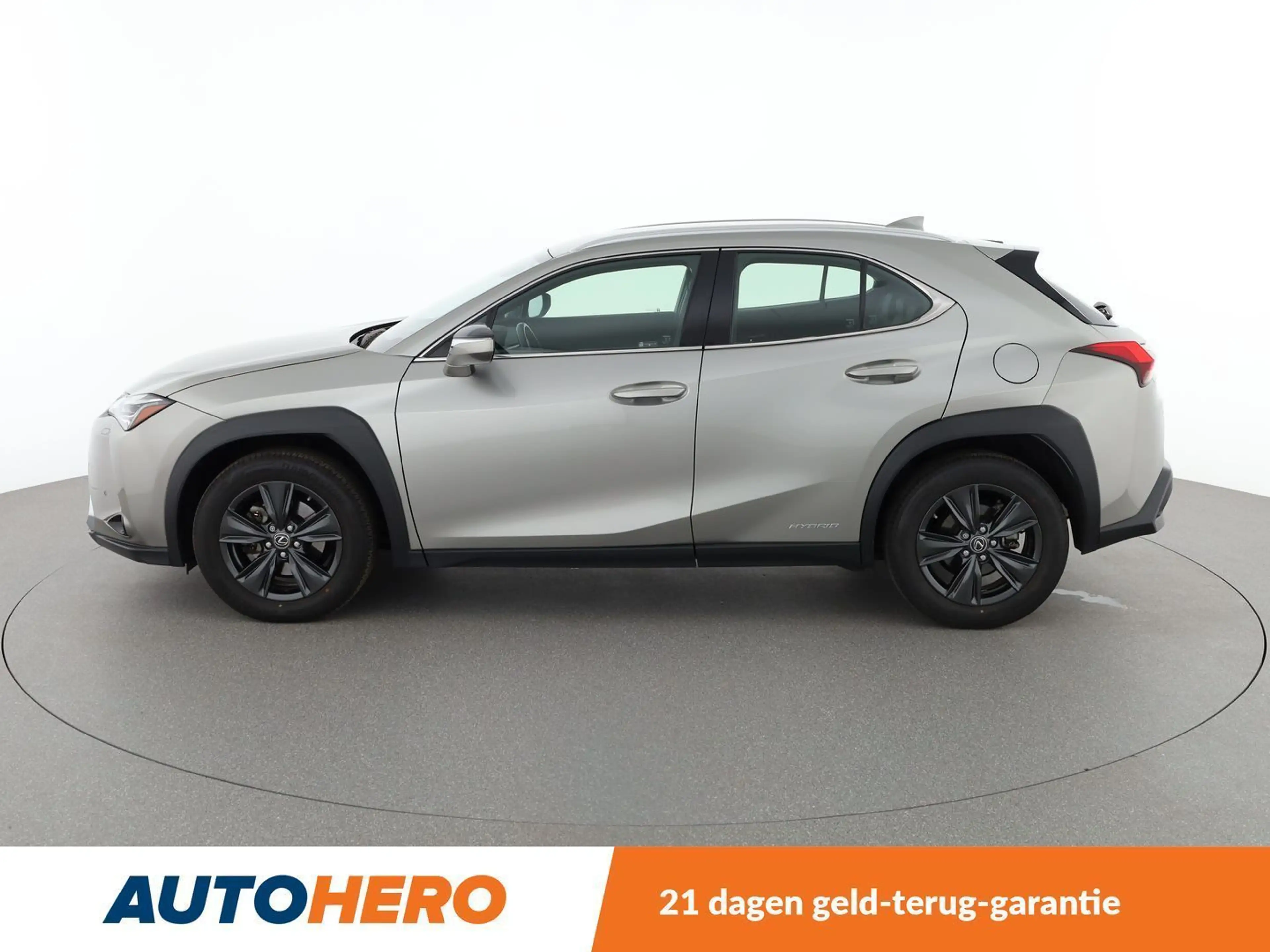 Lexus UX 250h UX 250h Launch Edition — photo 3