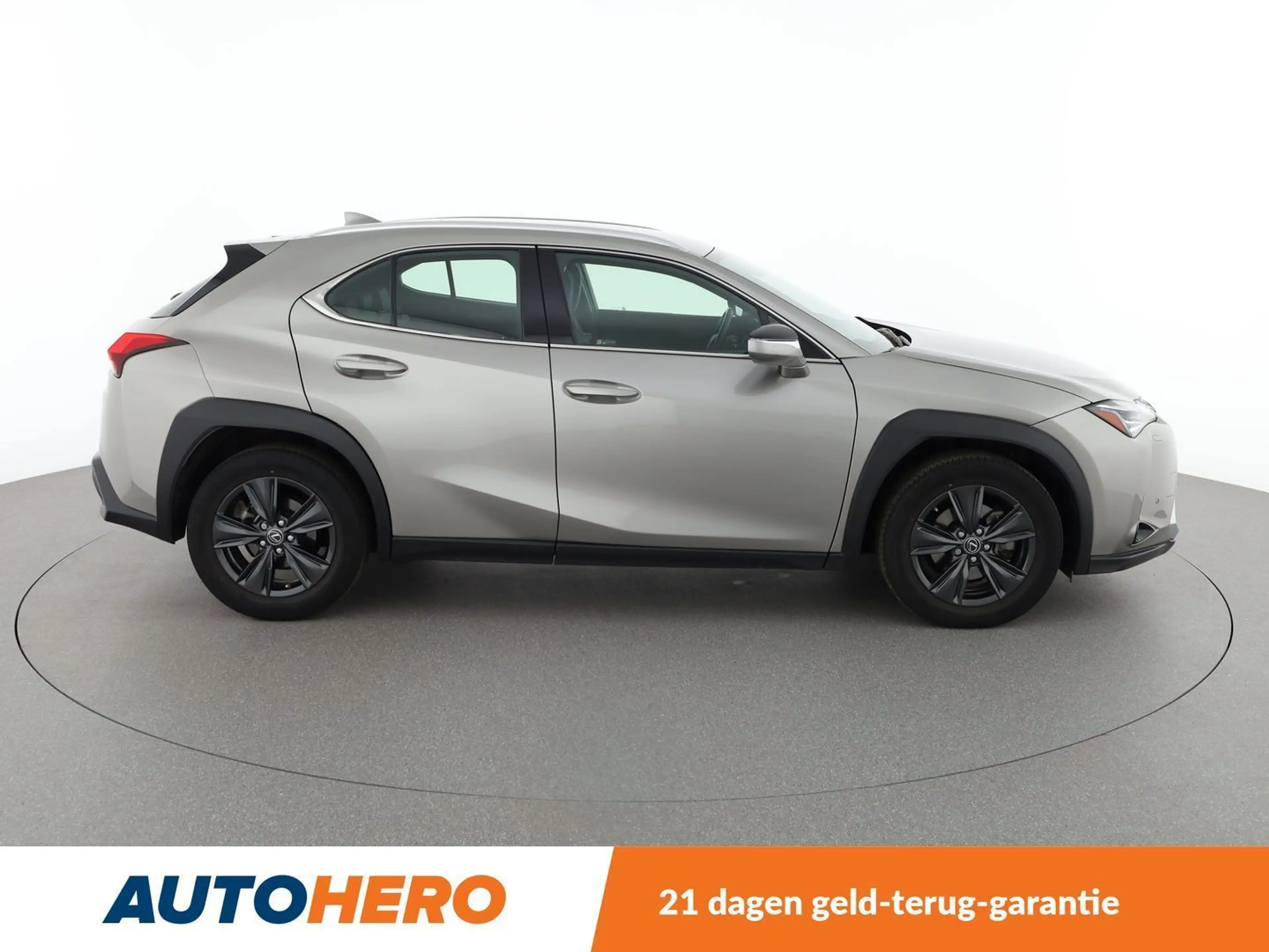 Lexus UX 250h UX 250h Launch Edition — photo 7