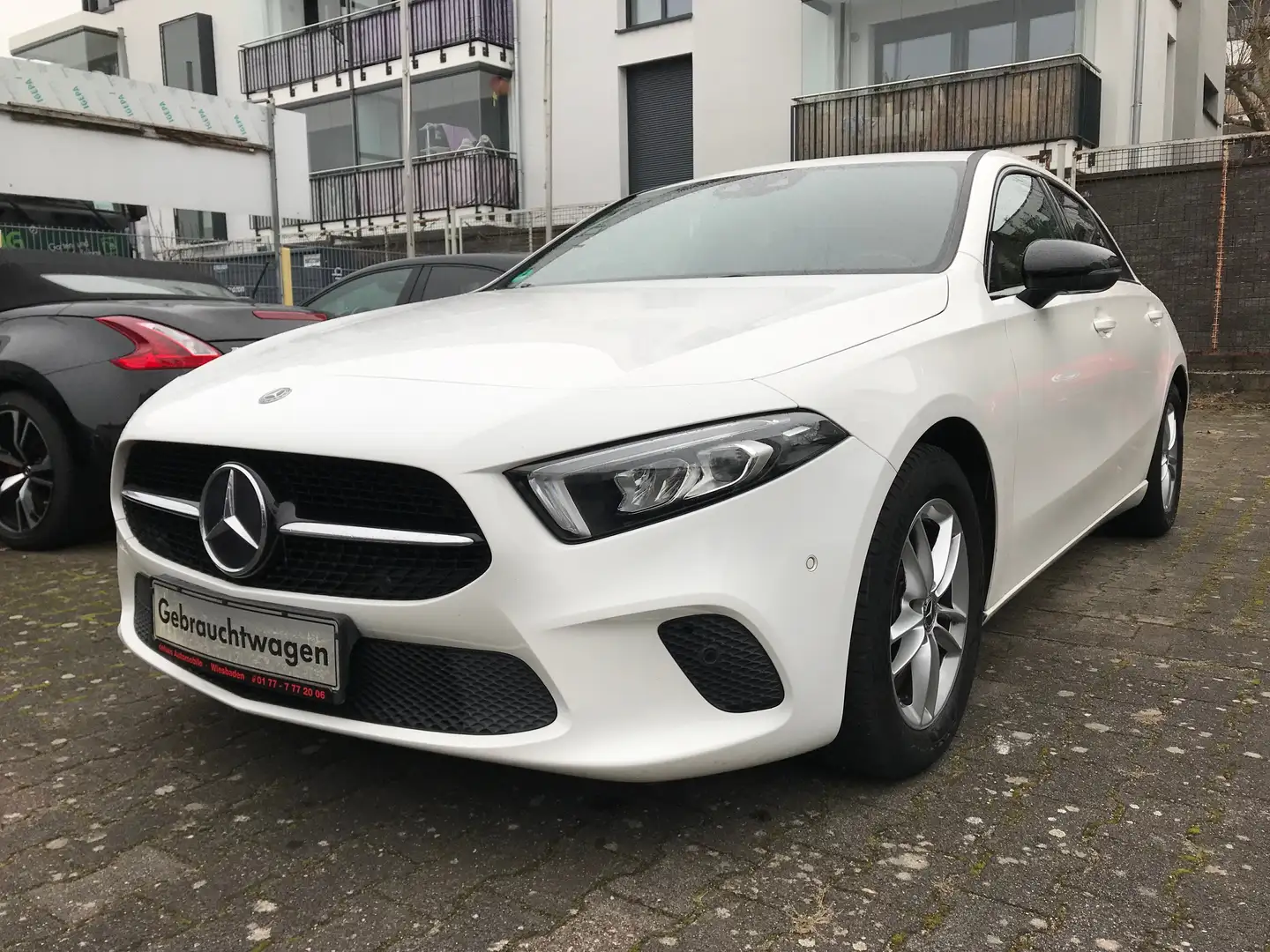 Mercedes-Benz A 180 Edition 19 Automatik Sportsitze Navi./Cam.LED Weiß - 2