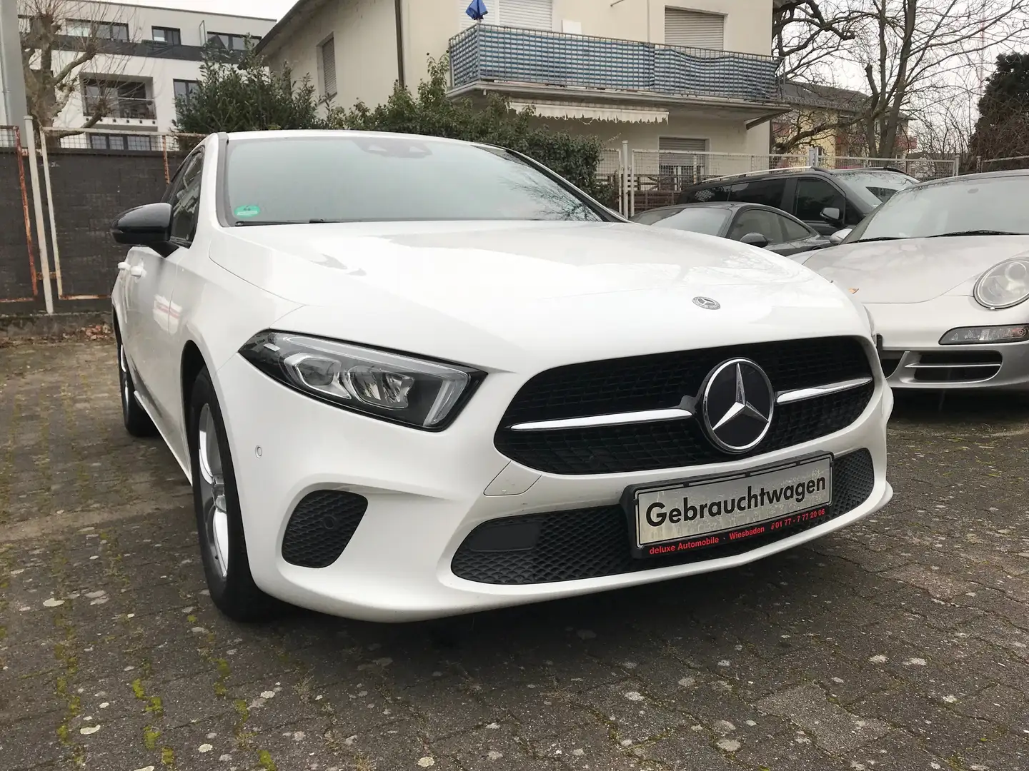 Mercedes-Benz A 180 Edition 19 Automatik Sportsitze Navi./Cam.LED Weiß - 1
