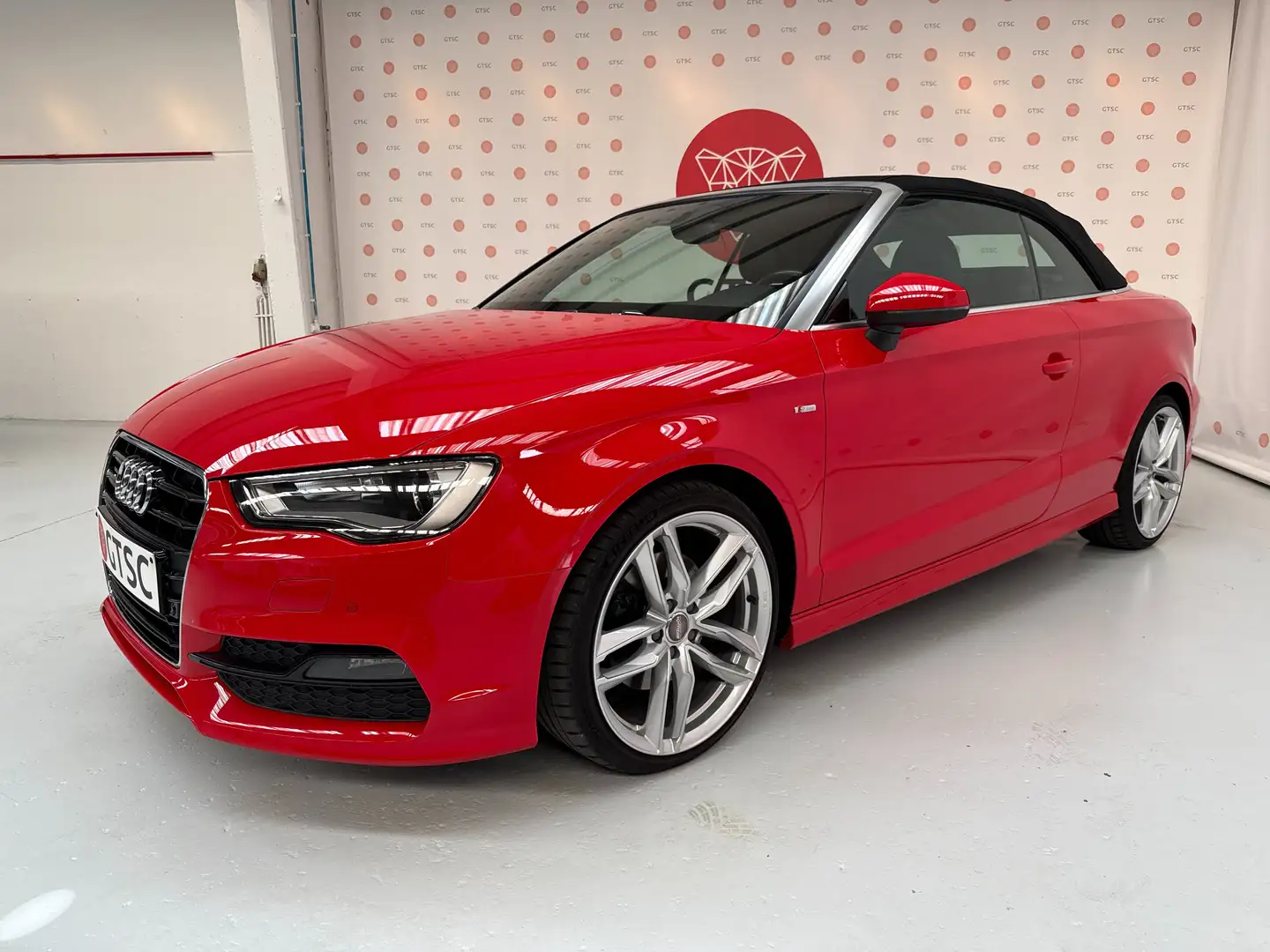 Audi A3 A3 2.0 TDI Cabrio quattro S tronic S line Rood - 1