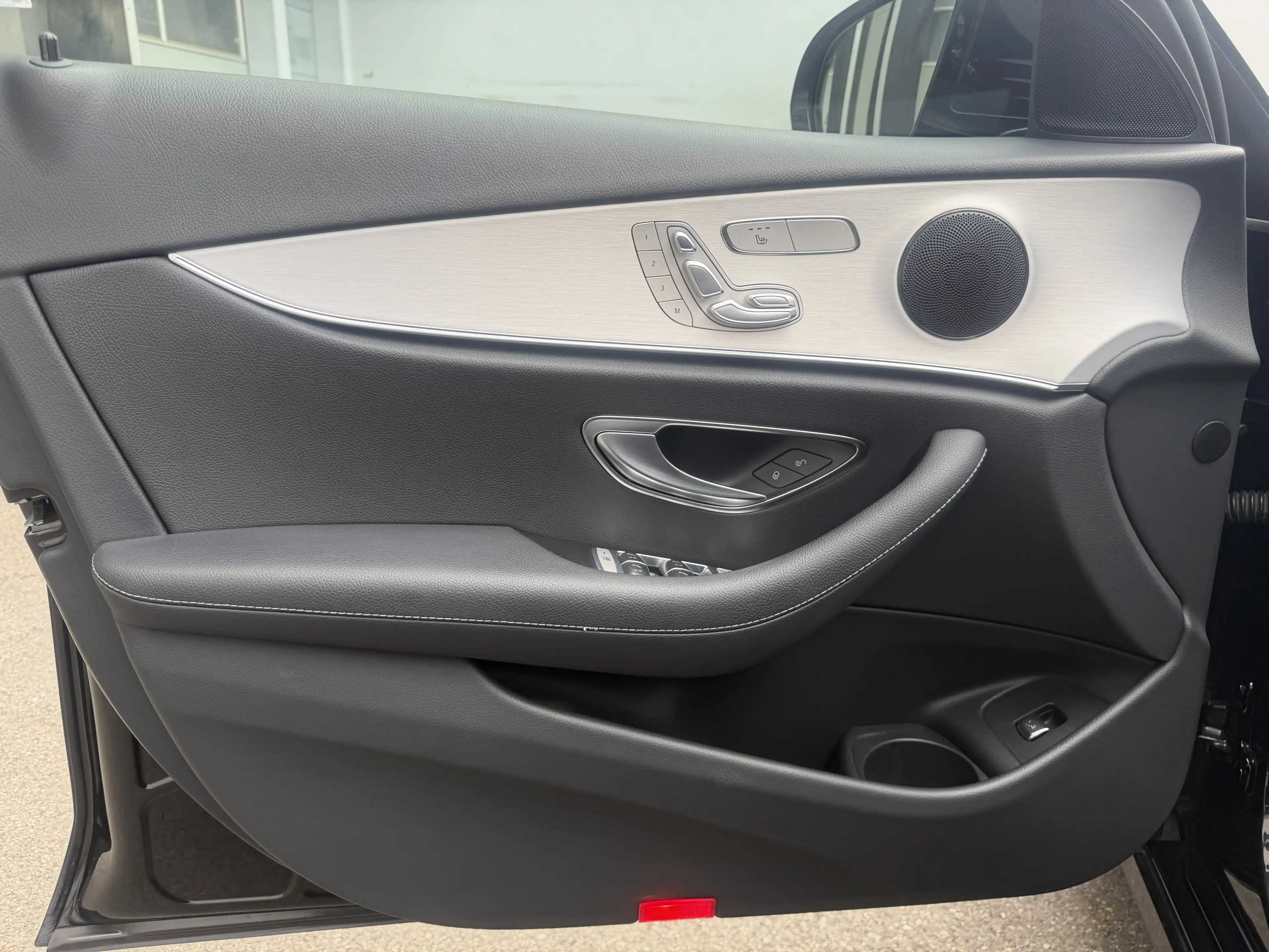 Mercedes-Benz E 300 de Avantgarde Night LED Distronic Kamera — photo 11