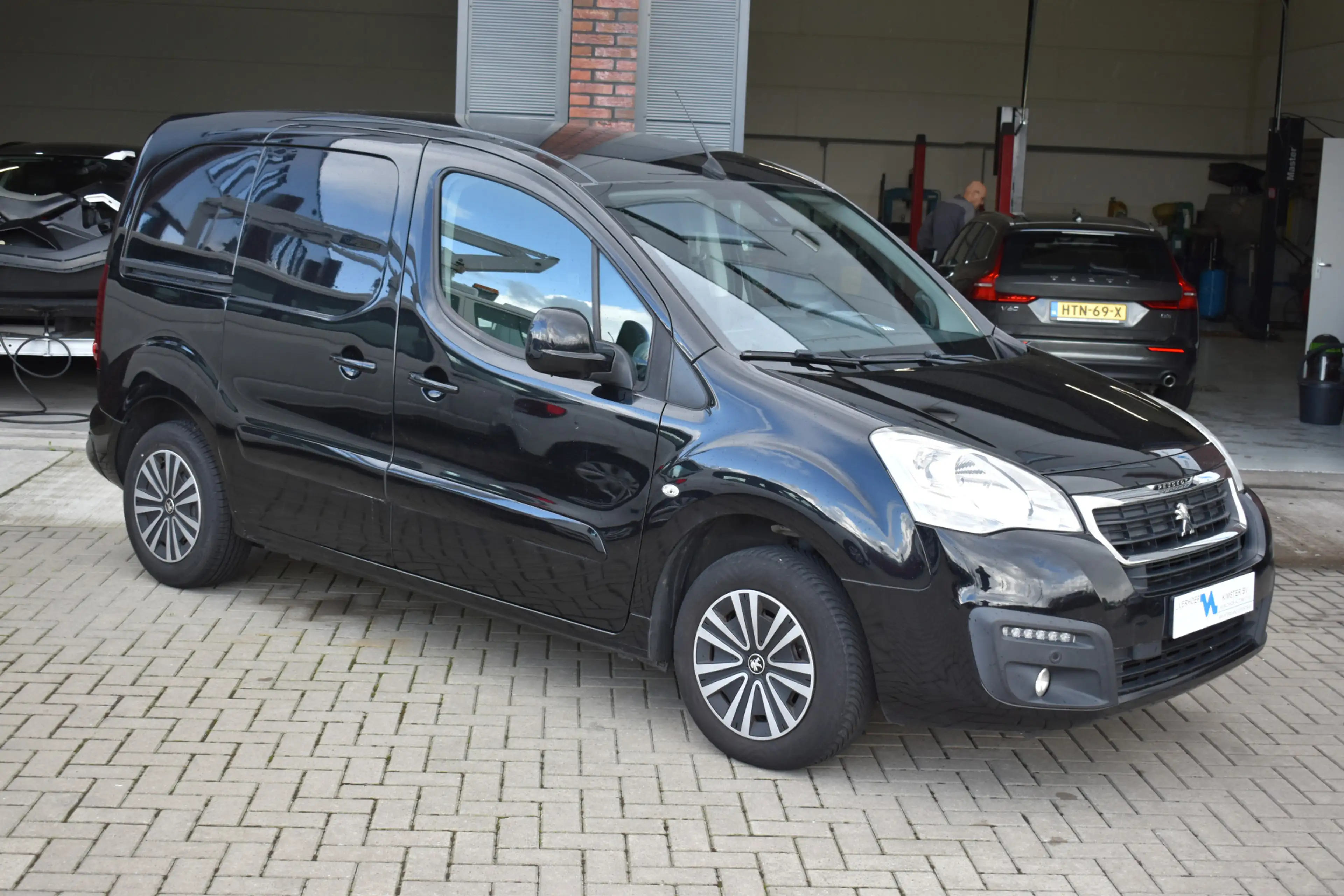 Peugeot Partner 120 1.6 BlueHDi 100 L1 Premium Pack