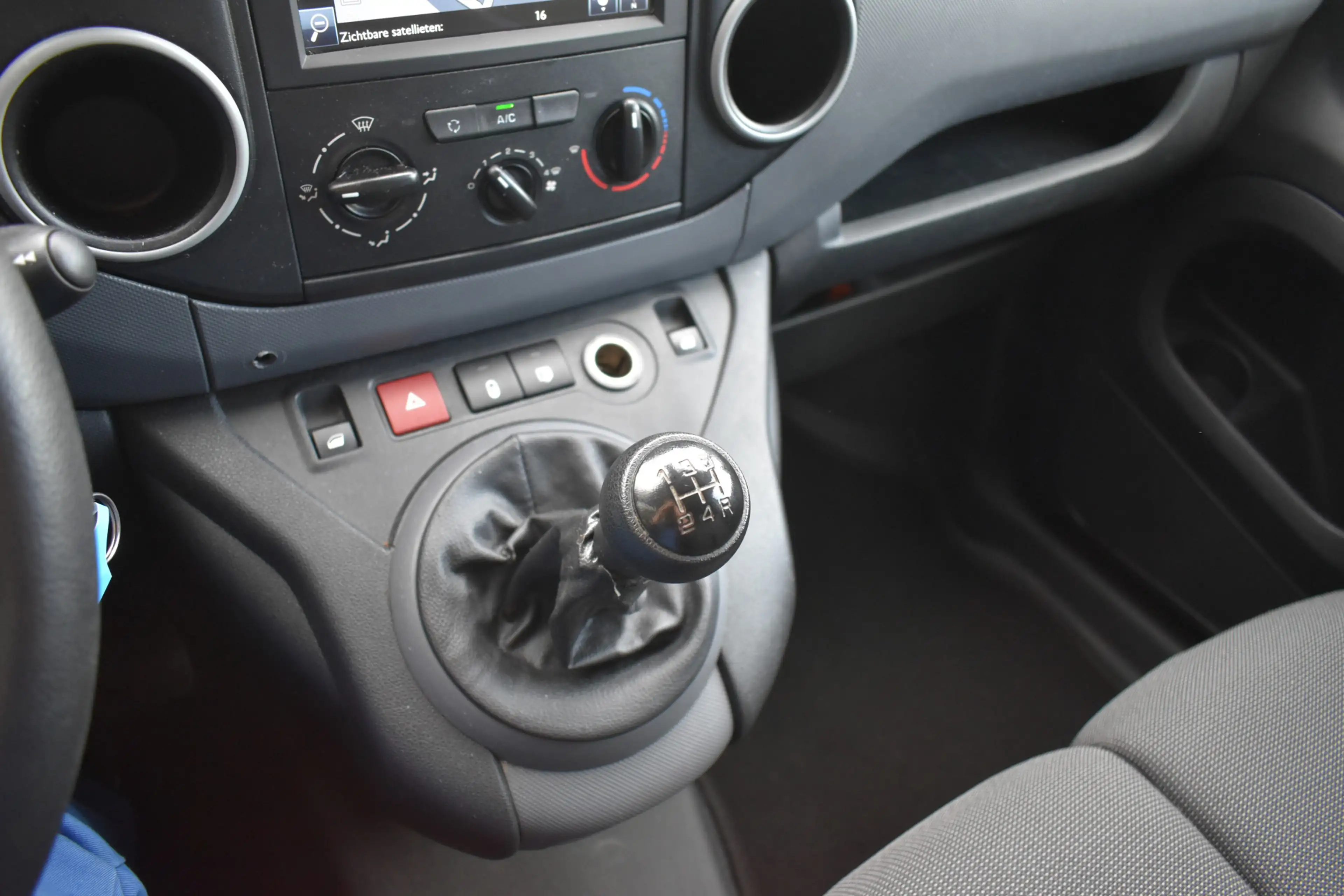 Peugeot Partner 120 1.6 BlueHDi 100 L1 Premium Pack — photo 13