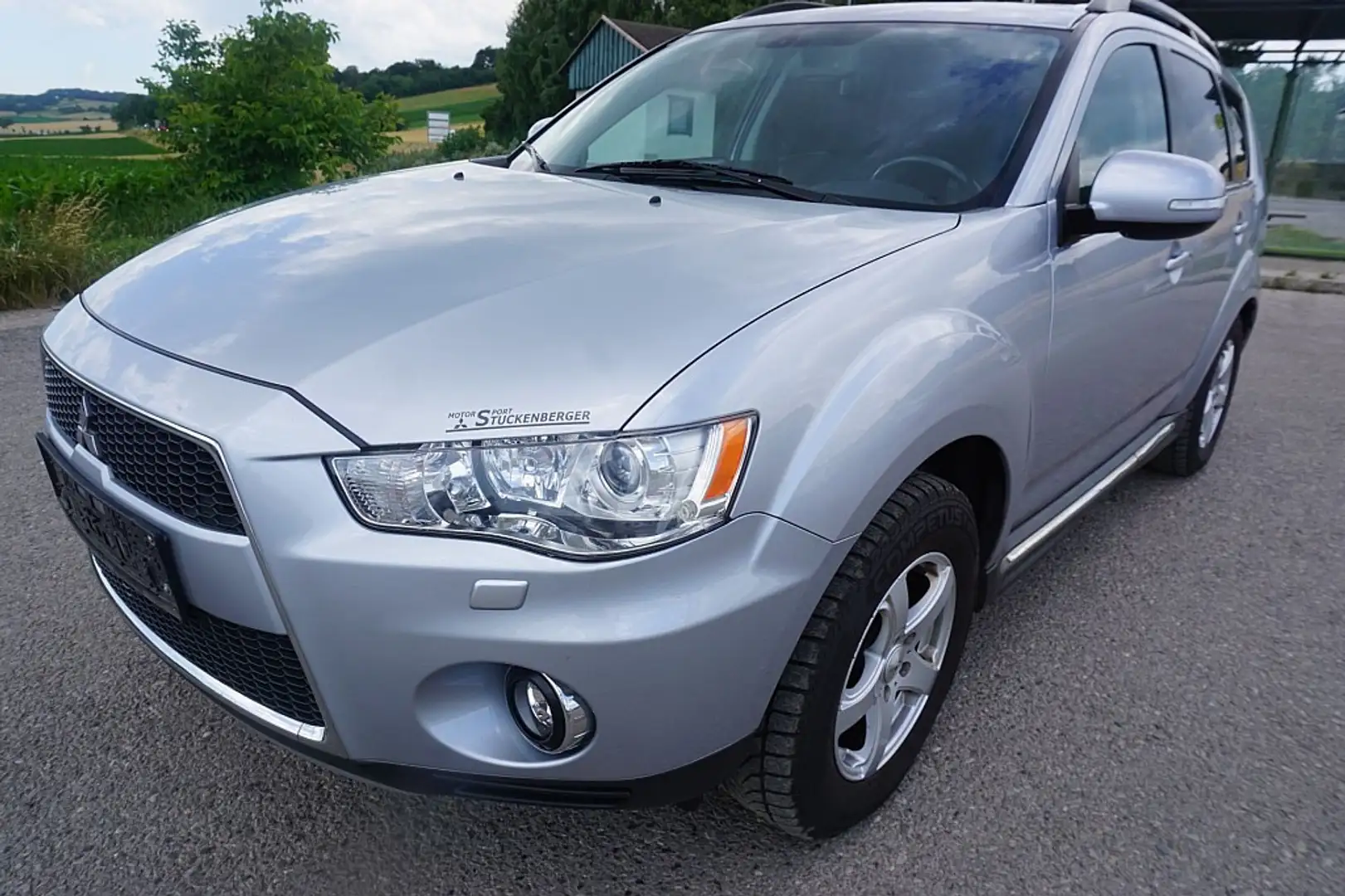 Mitsubishi Outlander 2,2 DI-D LP Intense+ Grau - 2