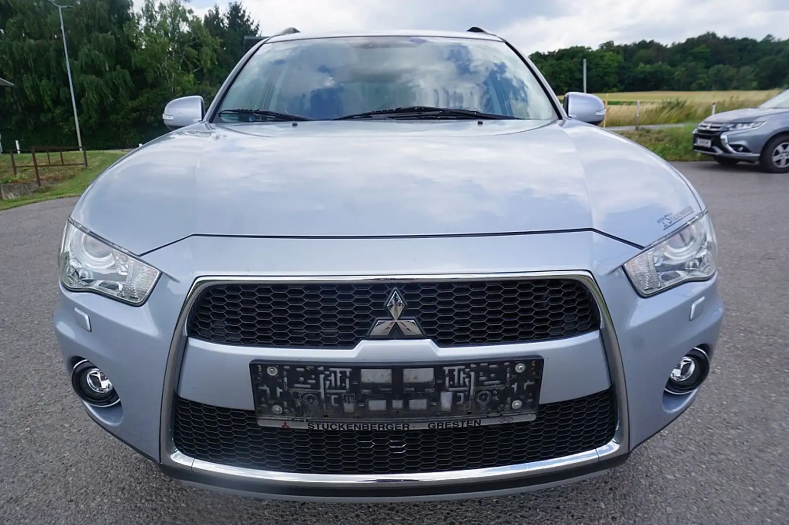 Mitsubishi Outlander 2,2 DI-D LP Intense+ Grau - 1