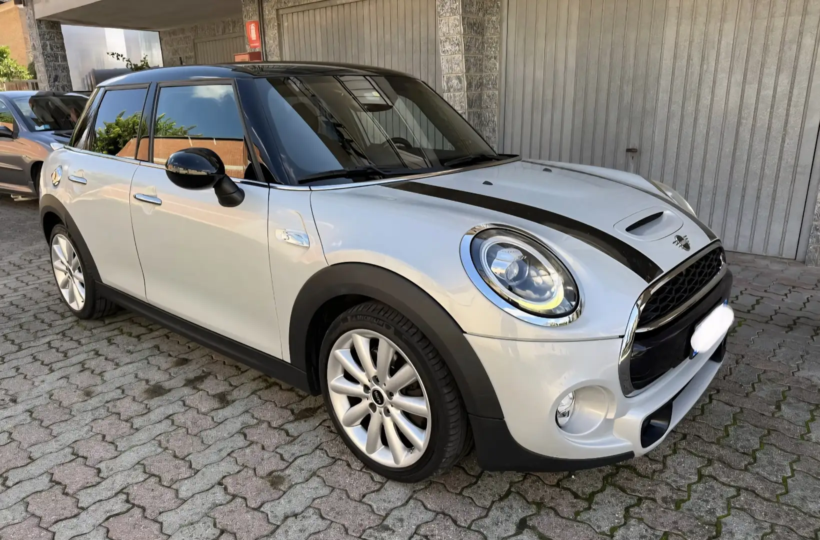 MINI Cooper SD 5p 2.0 Business auto Srebrny - 2