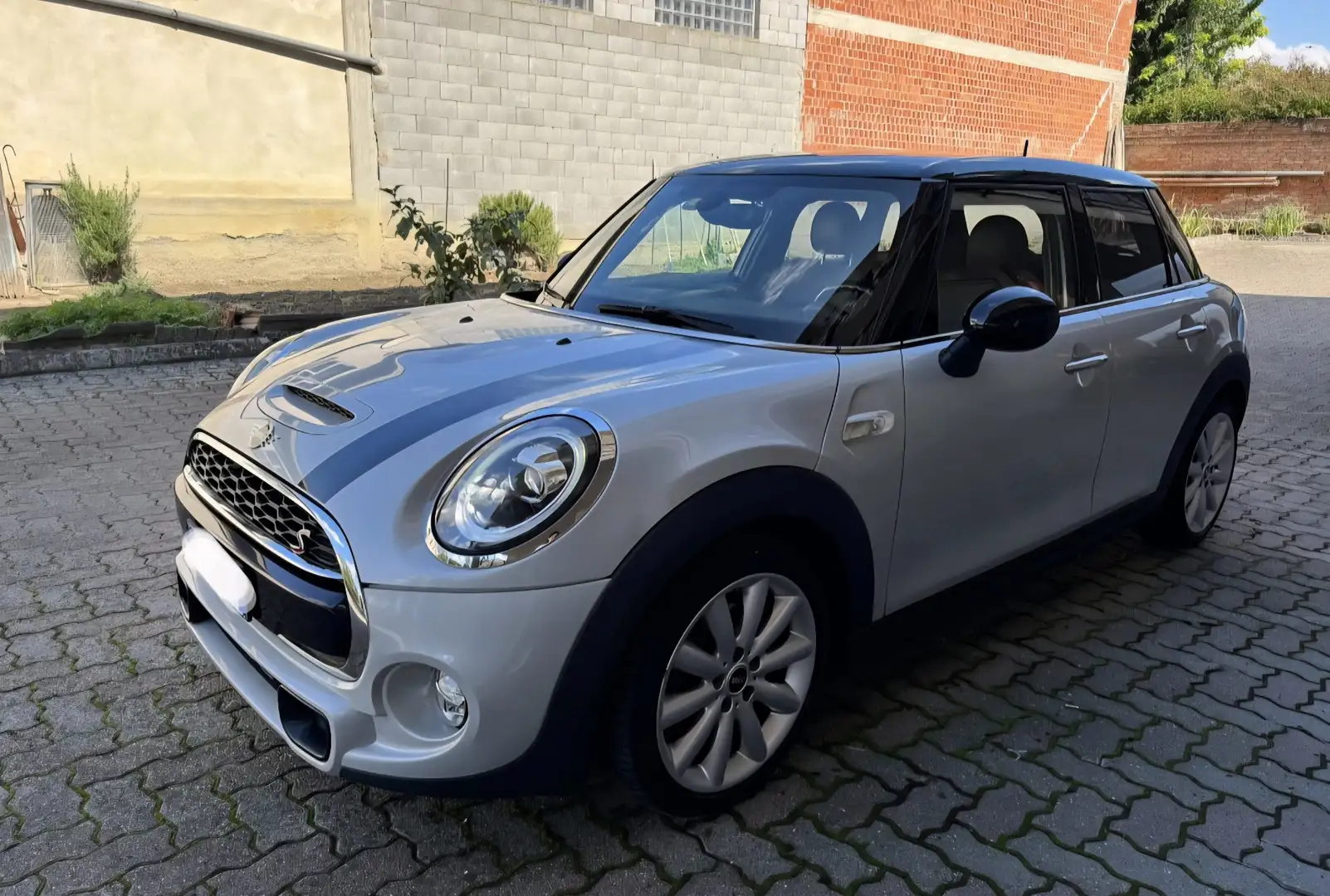MINI Cooper SD 5p 2.0 Business auto Srebrny - 1