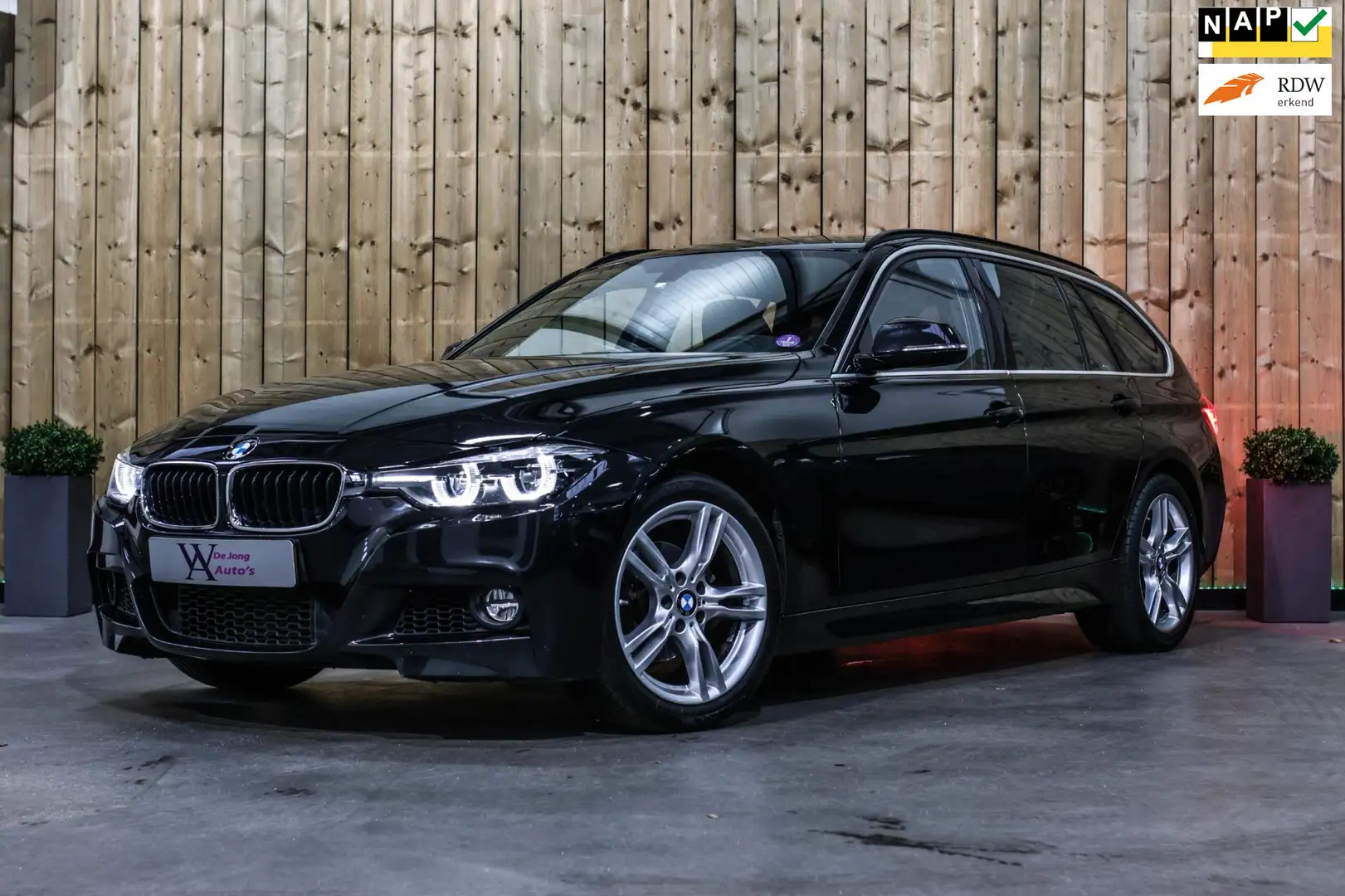 BMW 318 3-serie Touring 318i M-Sport *Leder*Navi Pro*Stoel Zwart - 1