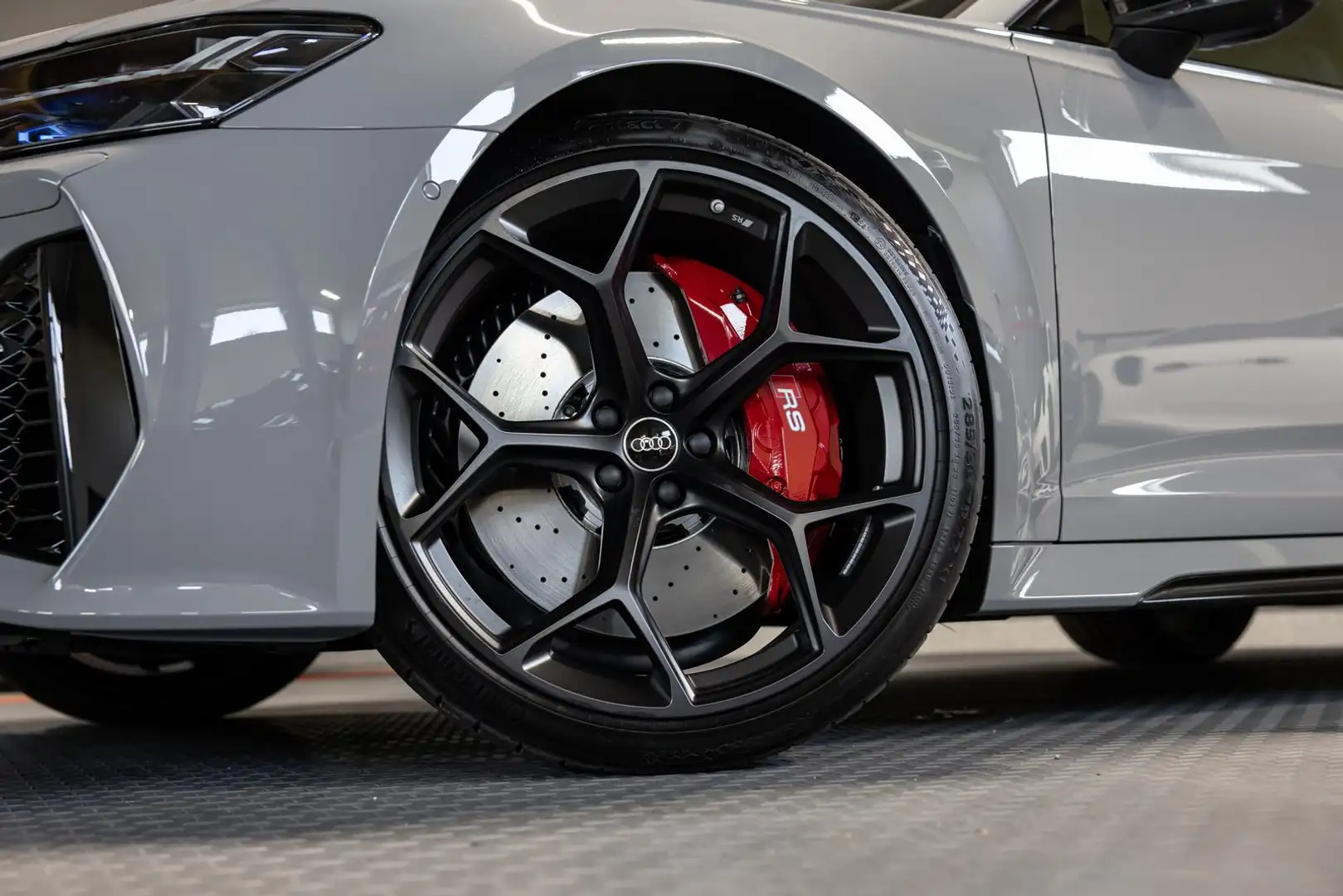 Audi RS6 4.0 TFSI quattro performance STHZ RS-AGA Grau - 2