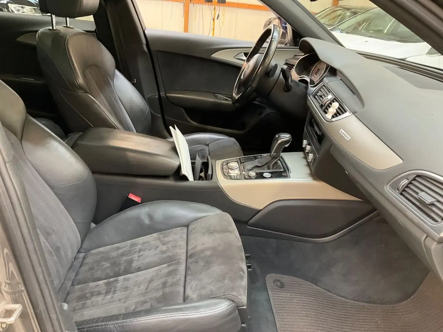 Audi A6 allroad 3.0 TDI *AHK| Navi| Pano* Grau - 2