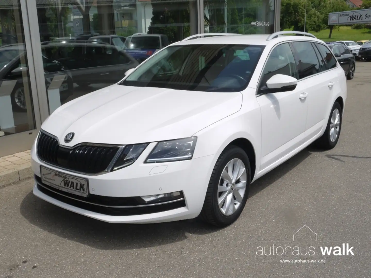 Skoda Octavia Combi 1.5 TSI DSG Style NAVI LED RFK AHK Weiß - 2