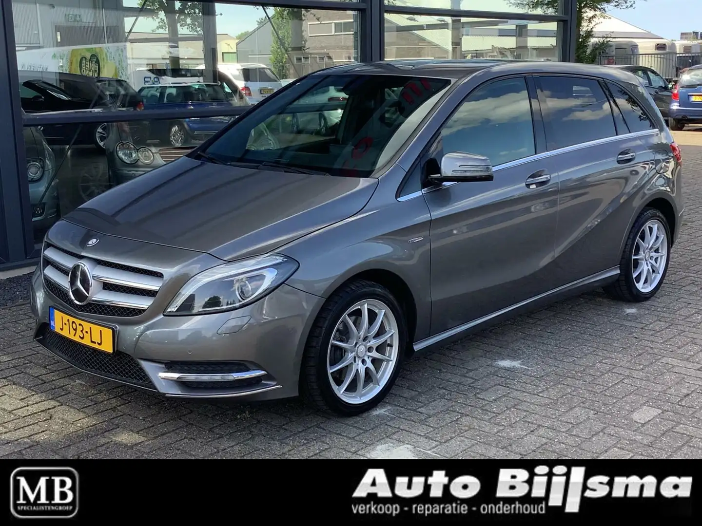 Mercedes-Benz B 180 Gris - 1