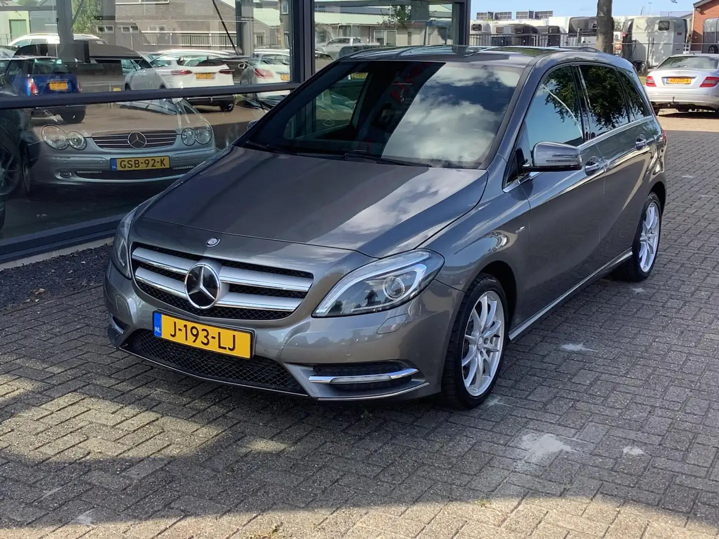 Mercedes-Benz B 180 Gris - 2