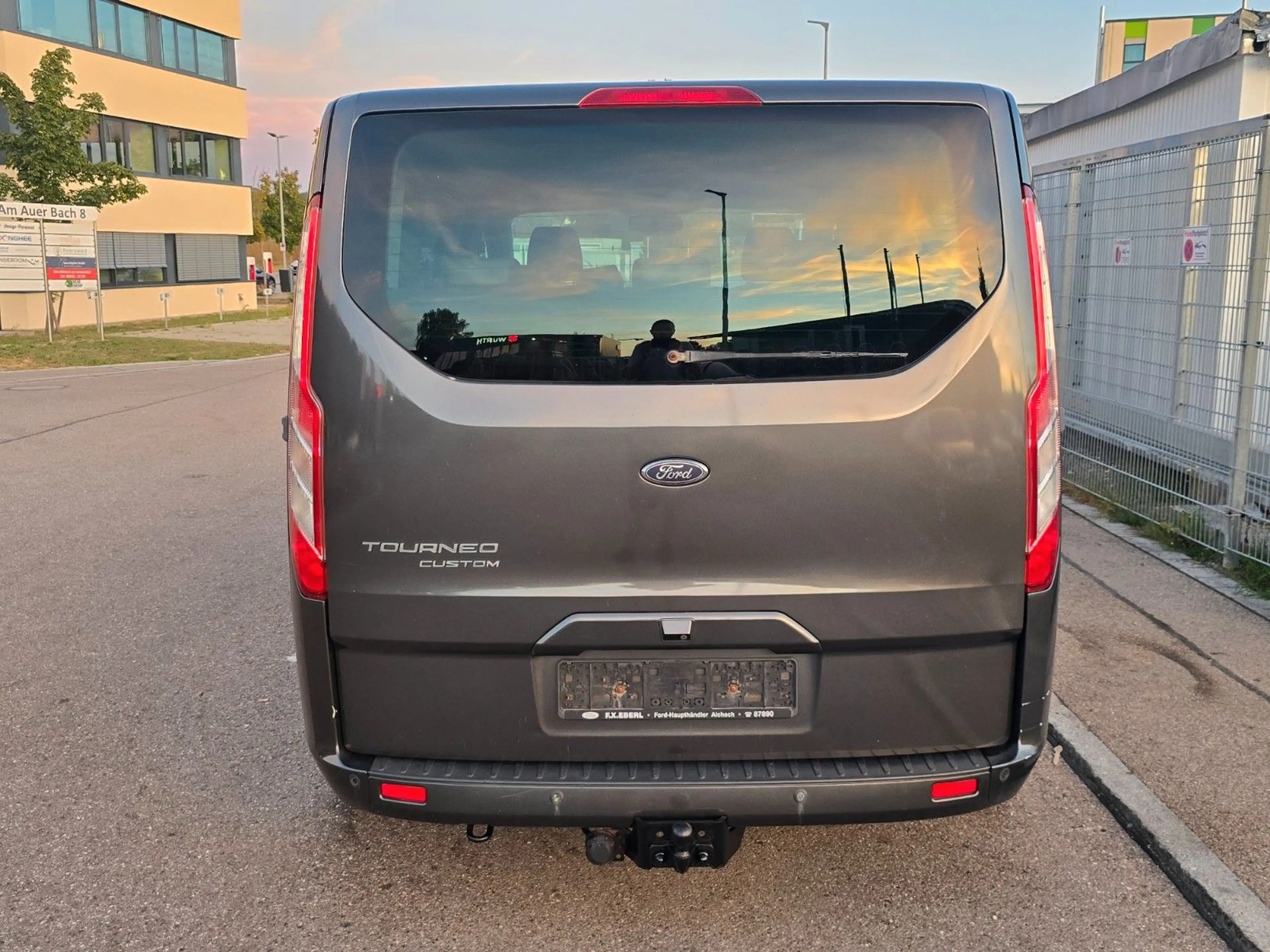 Ford Tourneo Custom — photo 9