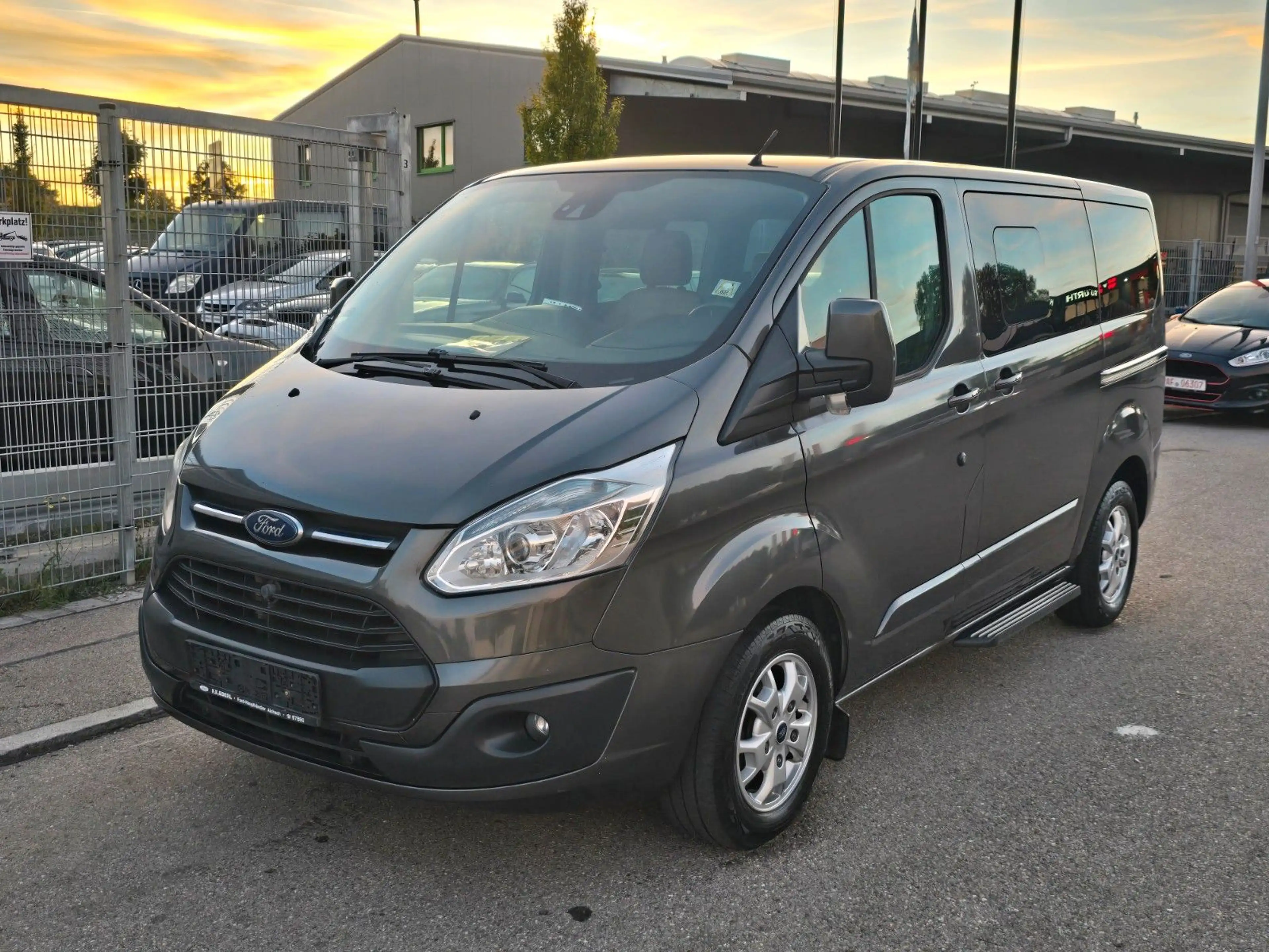 Ford Tourneo Custom — photo 2