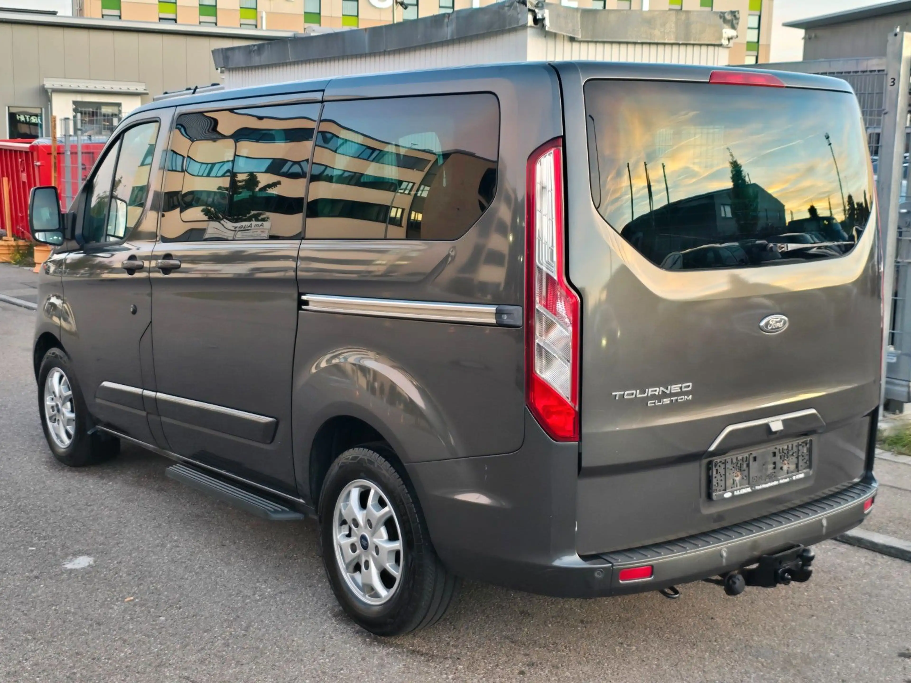 Ford Tourneo Custom — photo 5