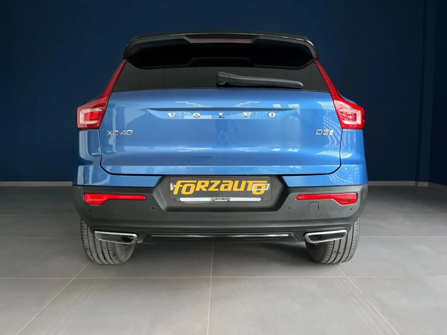 Volvo XC40 D3 R-Design Aut. Azul - 2