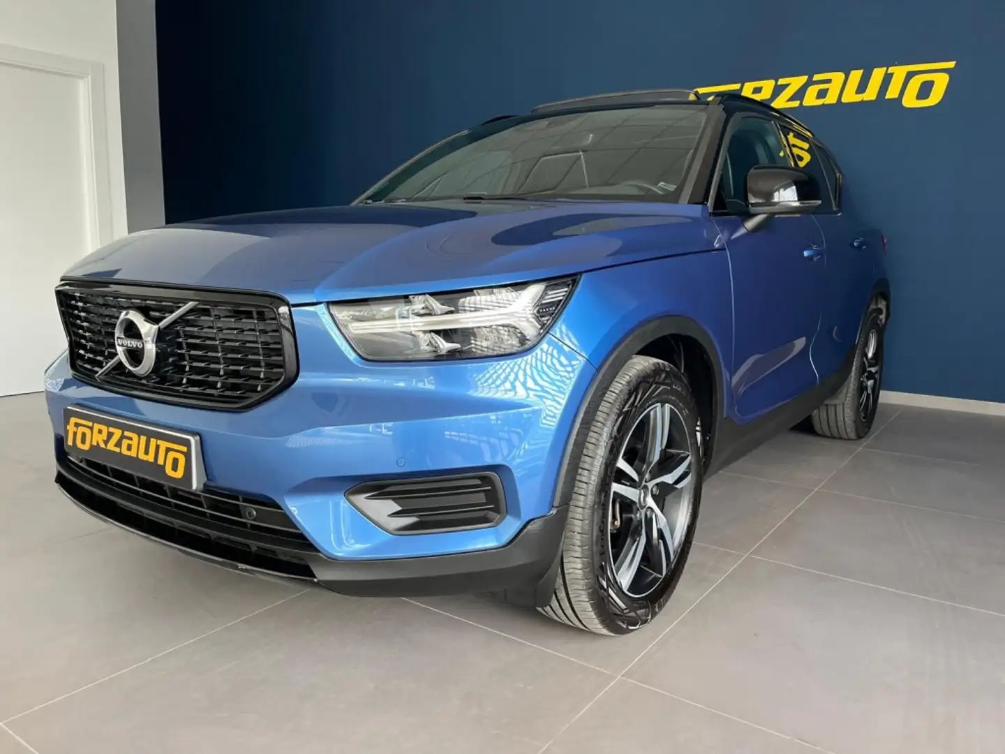 Volvo XC40 D3 R-Design Aut. Azul - 1
