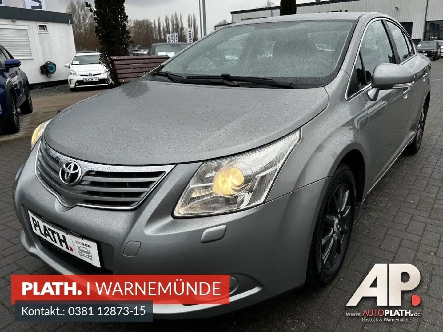 Toyota Avensis Executive Silber - 1