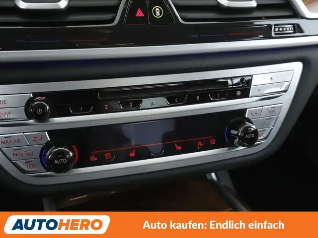 BMW 7 Series view 23